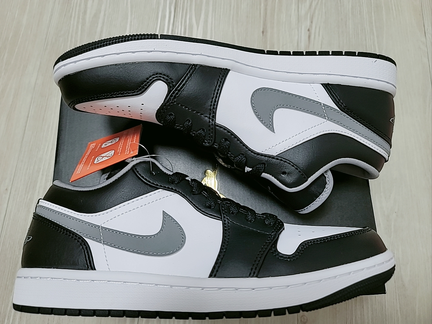 Jordan 1 Low Black Particle Grey, Jordan 1 Mid Gym Red Black White 착용 스타일 - 1