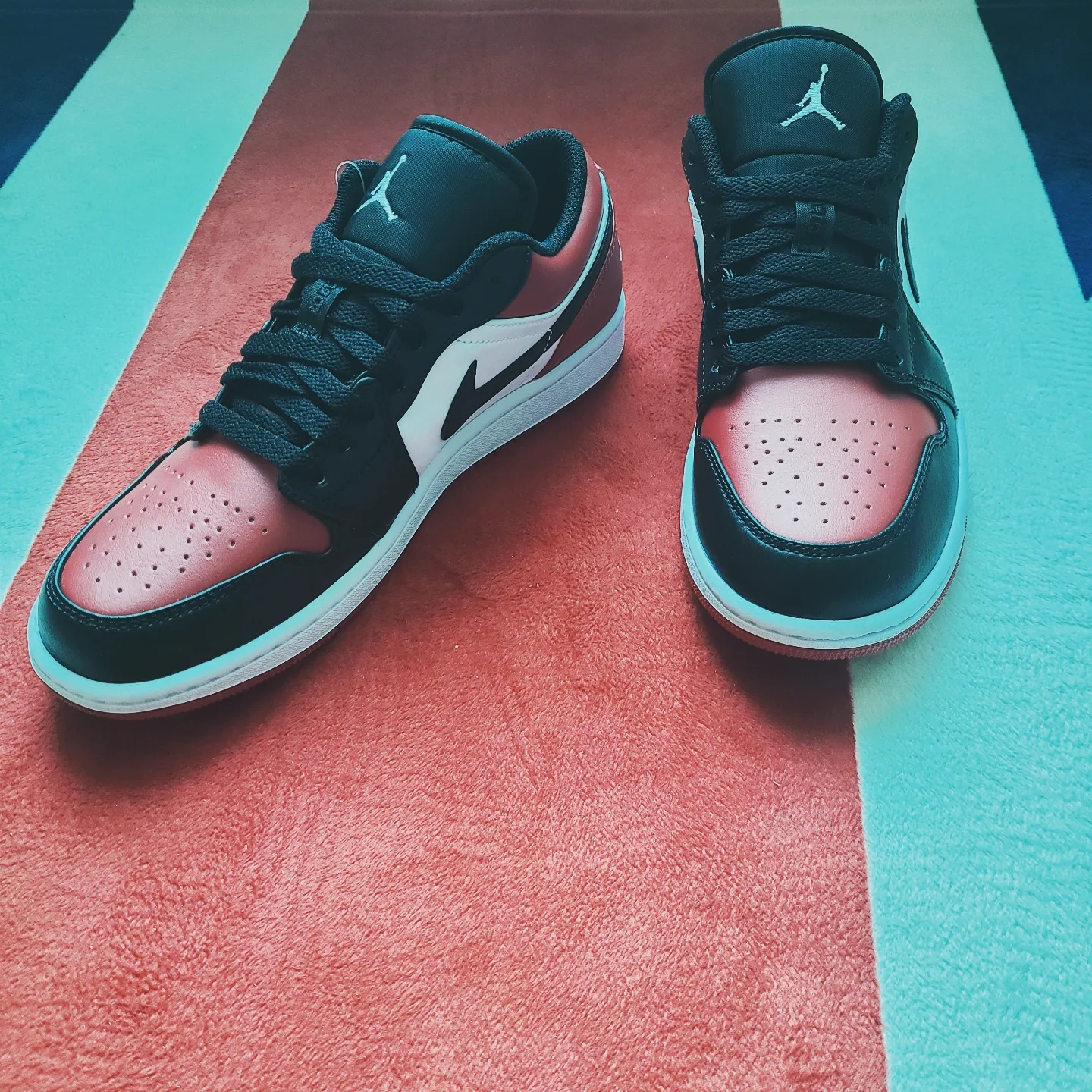 Jordan 1 Low Bred Toe 착용 스타일 - 2