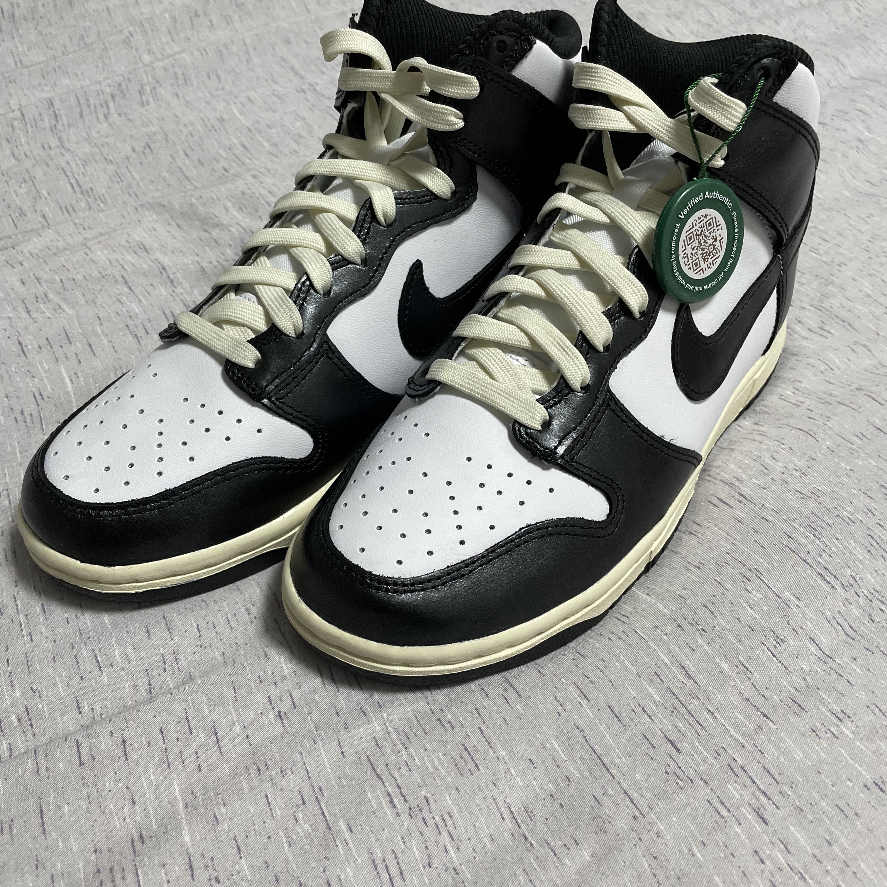 (W) Nike Dunk High Vintage Black 착용 스타일 - 2