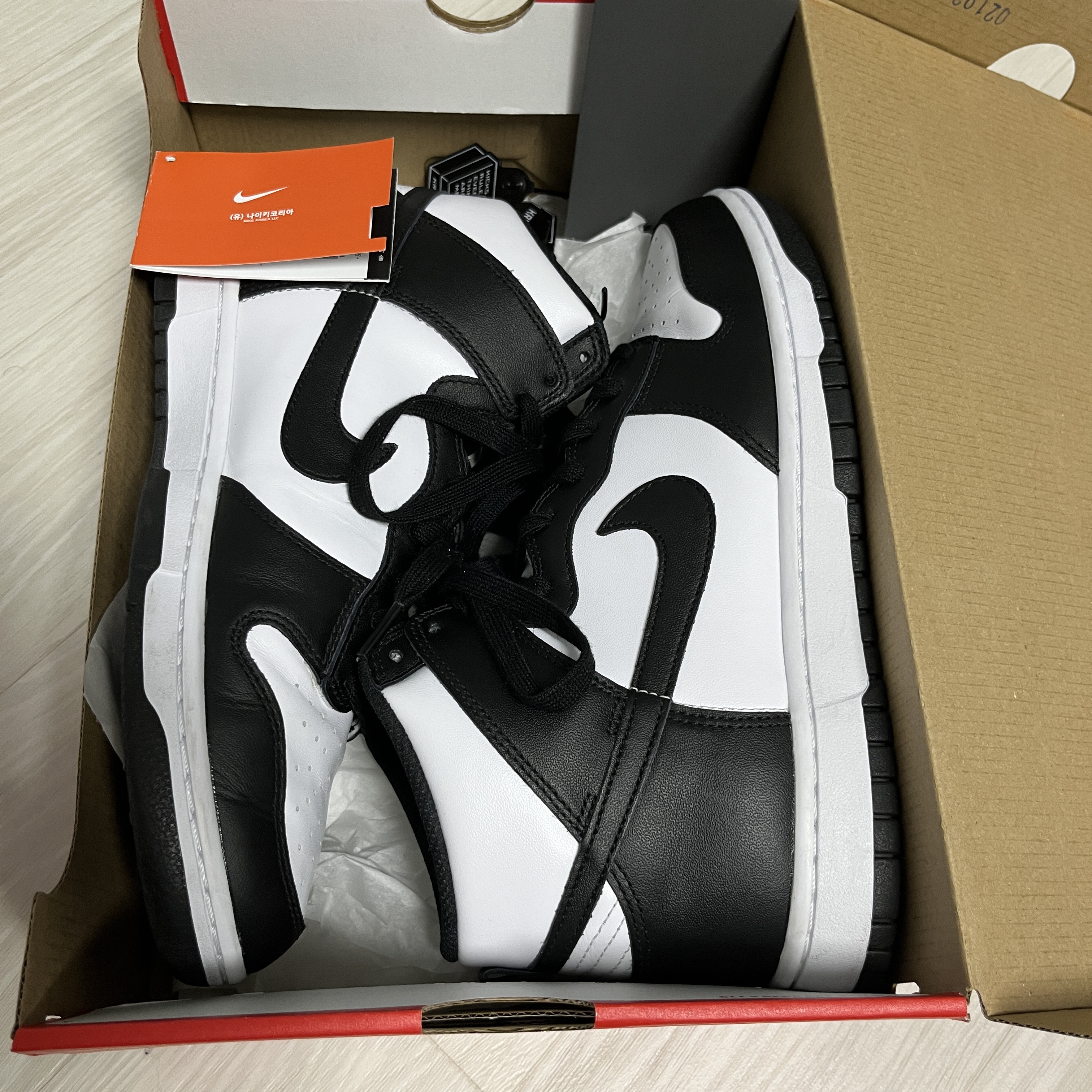 Nike Dunk High Retro Championship White 착용 스타일