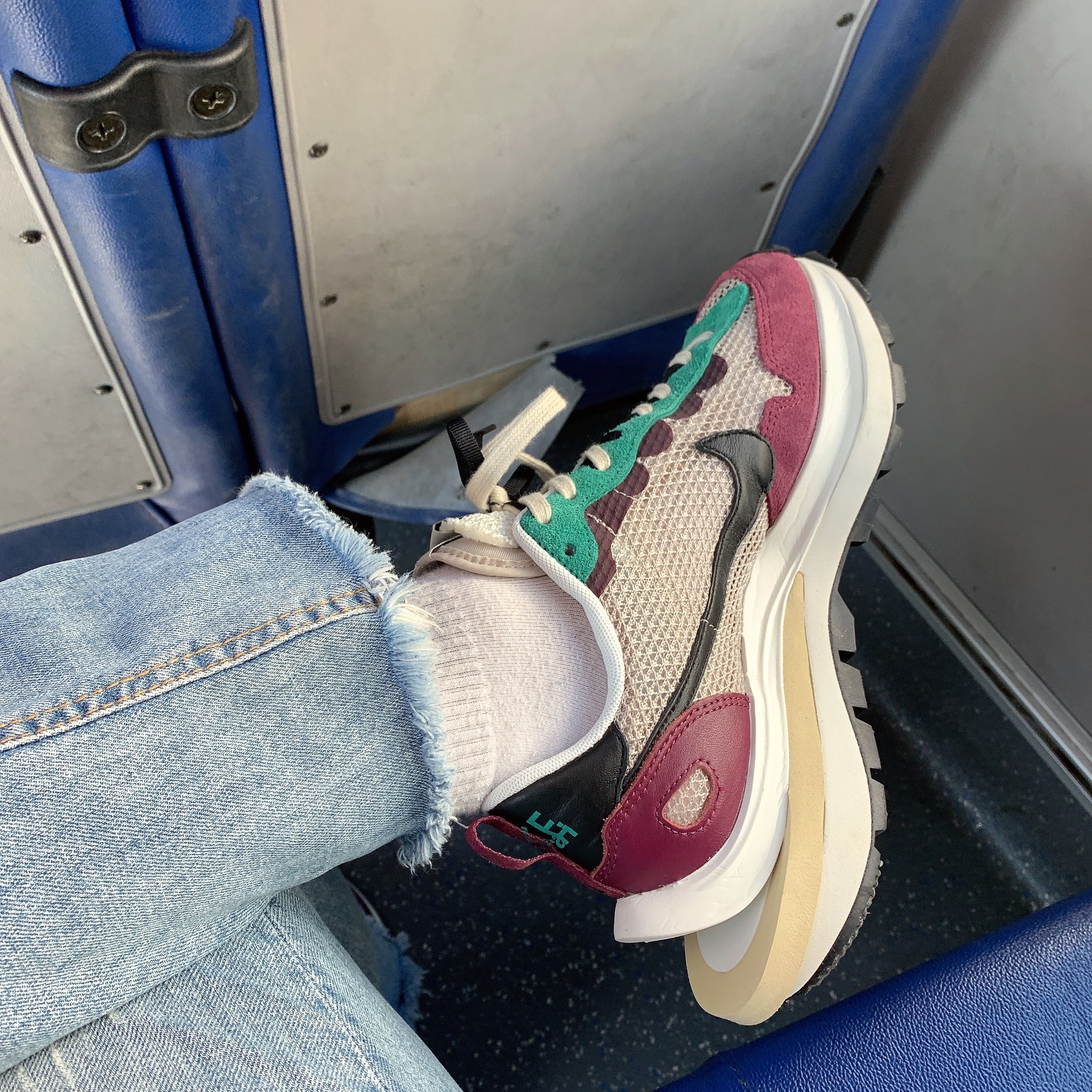 Nike x Sacai VaporWaffle String & Black Villain Red 착용 스타일