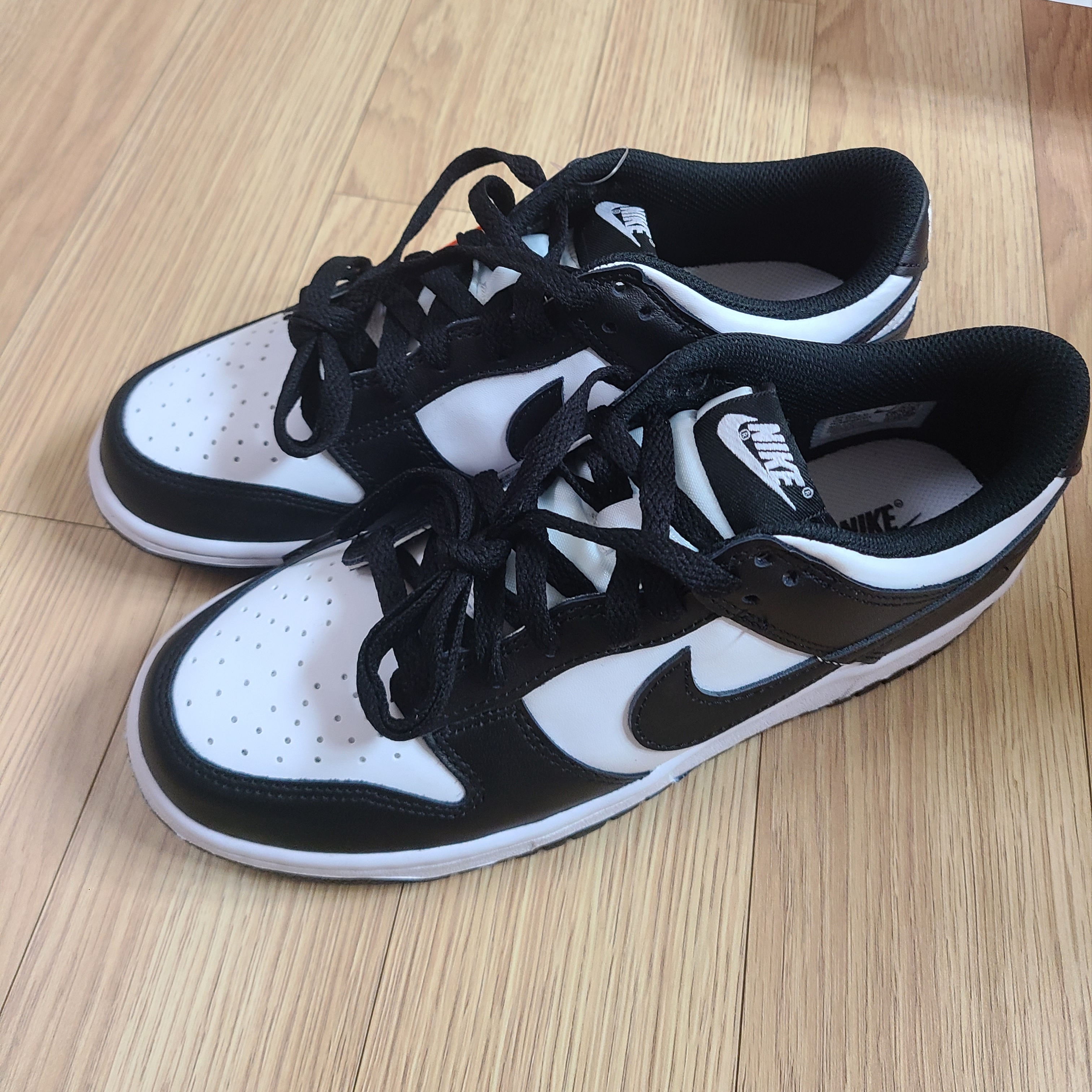 (GS) Nike Dunk Low Black 착용 스타일