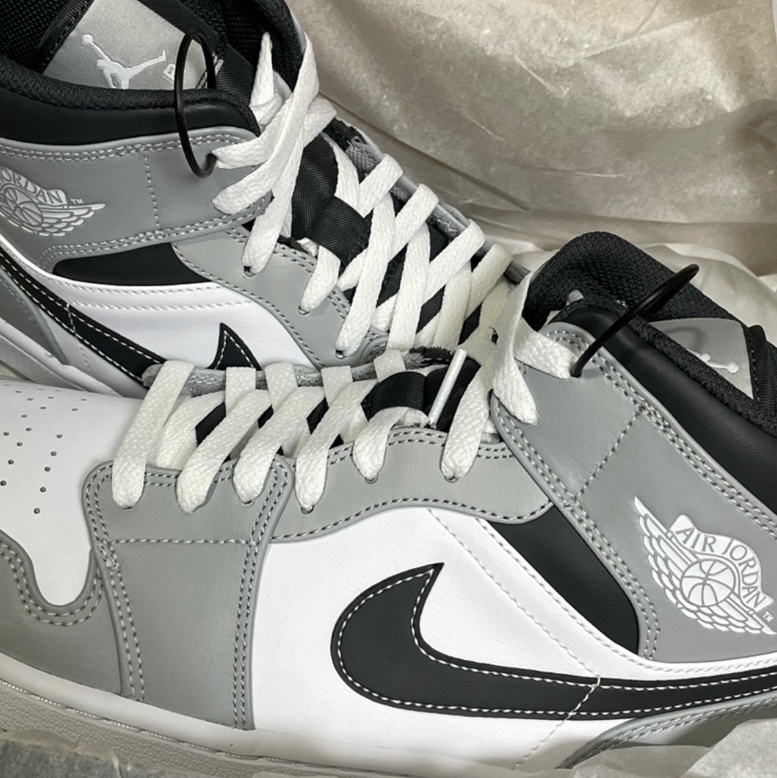 Jordan 1 Mid Light Smoke Grey Anthracite 착용 스타일 - 3