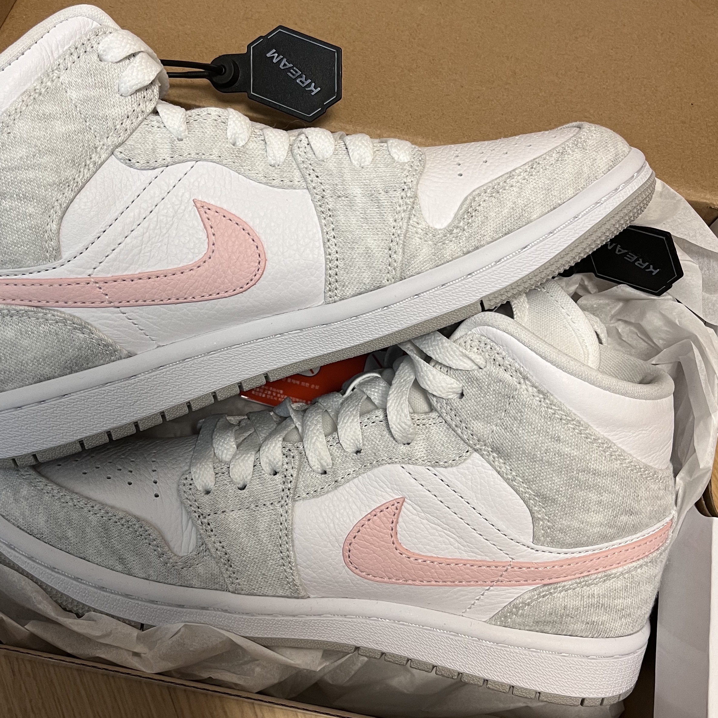 (W) Jordan 1 Mid SE Light Iron Ore 착용 스타일