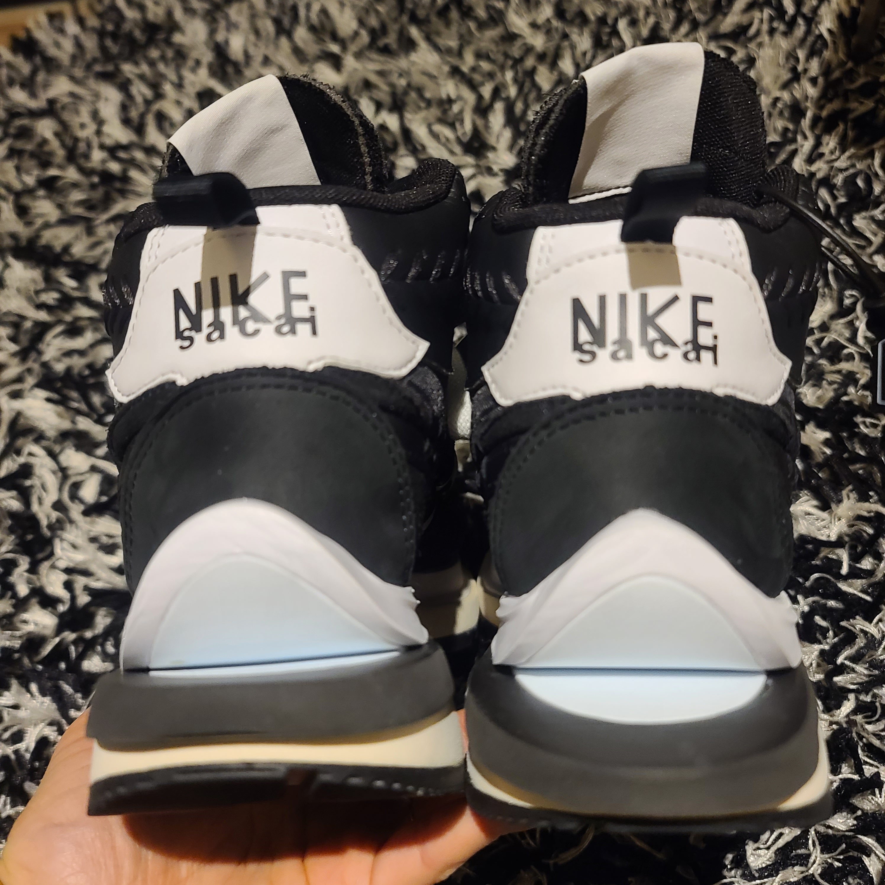 Nike x Sacai x Jean Paul Gaultier VaporWaffle Black White, Nike x Sacai x Jean Paul Gaultier VaporWaffle Sesame Blue Void 착용 스타일 - 4