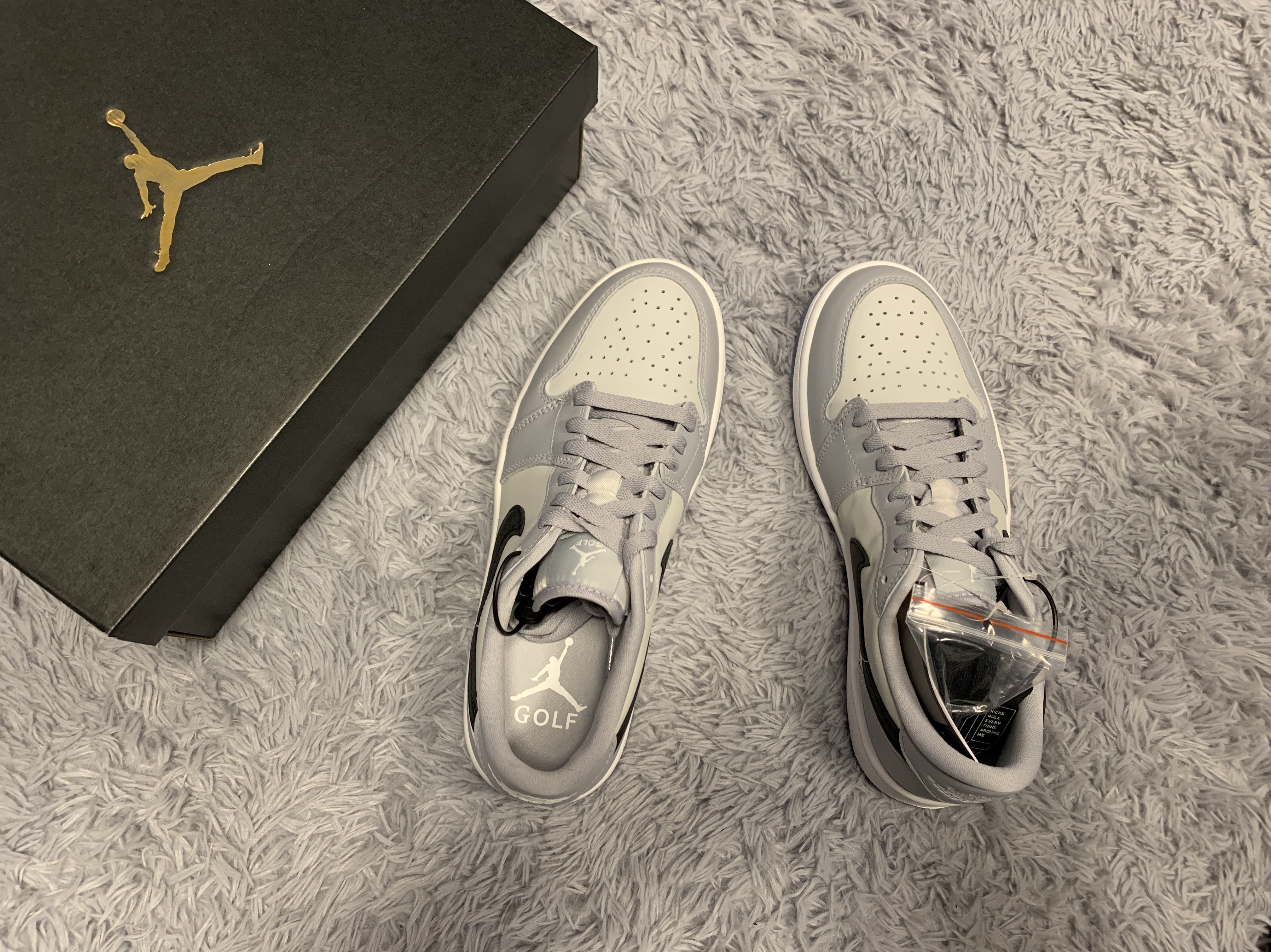 Jordan 1 Low Golf Wolf Grey 착용 스타일 - 1