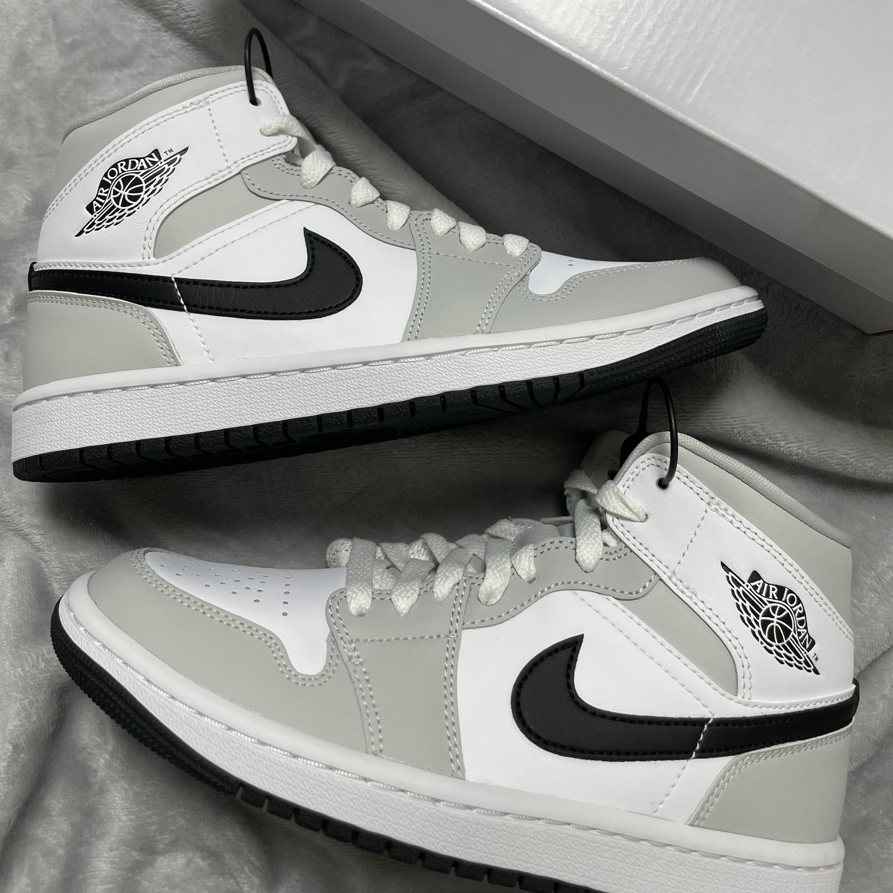 (W) Jordan 1 Mid Grey Fog 착용 스타일