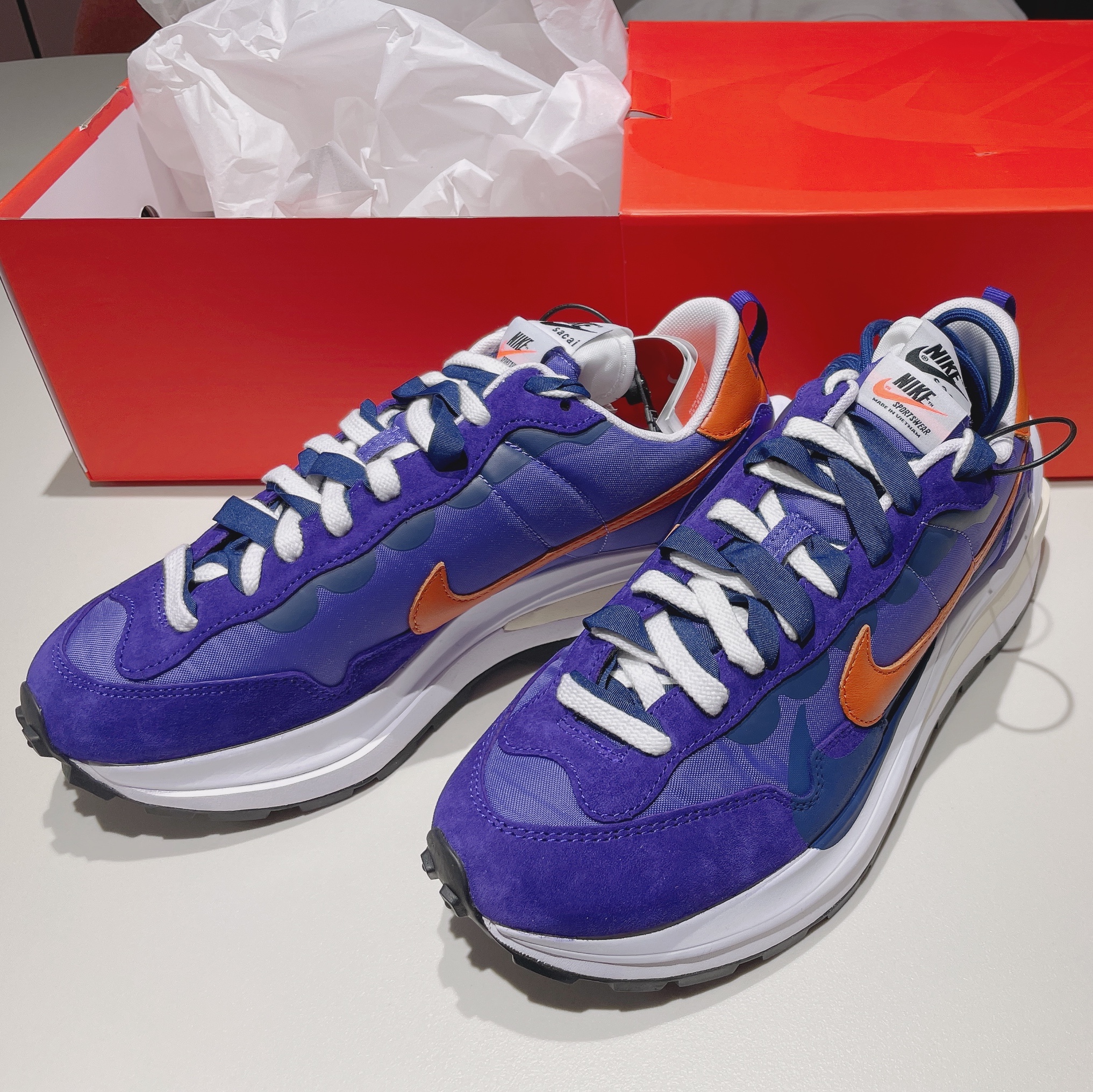 Nike x Sacai VaporWaffle Dark Iris 착용 스타일