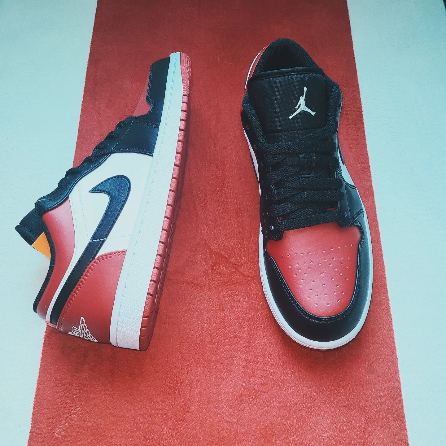 Jordan 1 Low Bred Toe 착용 스타일 - 1