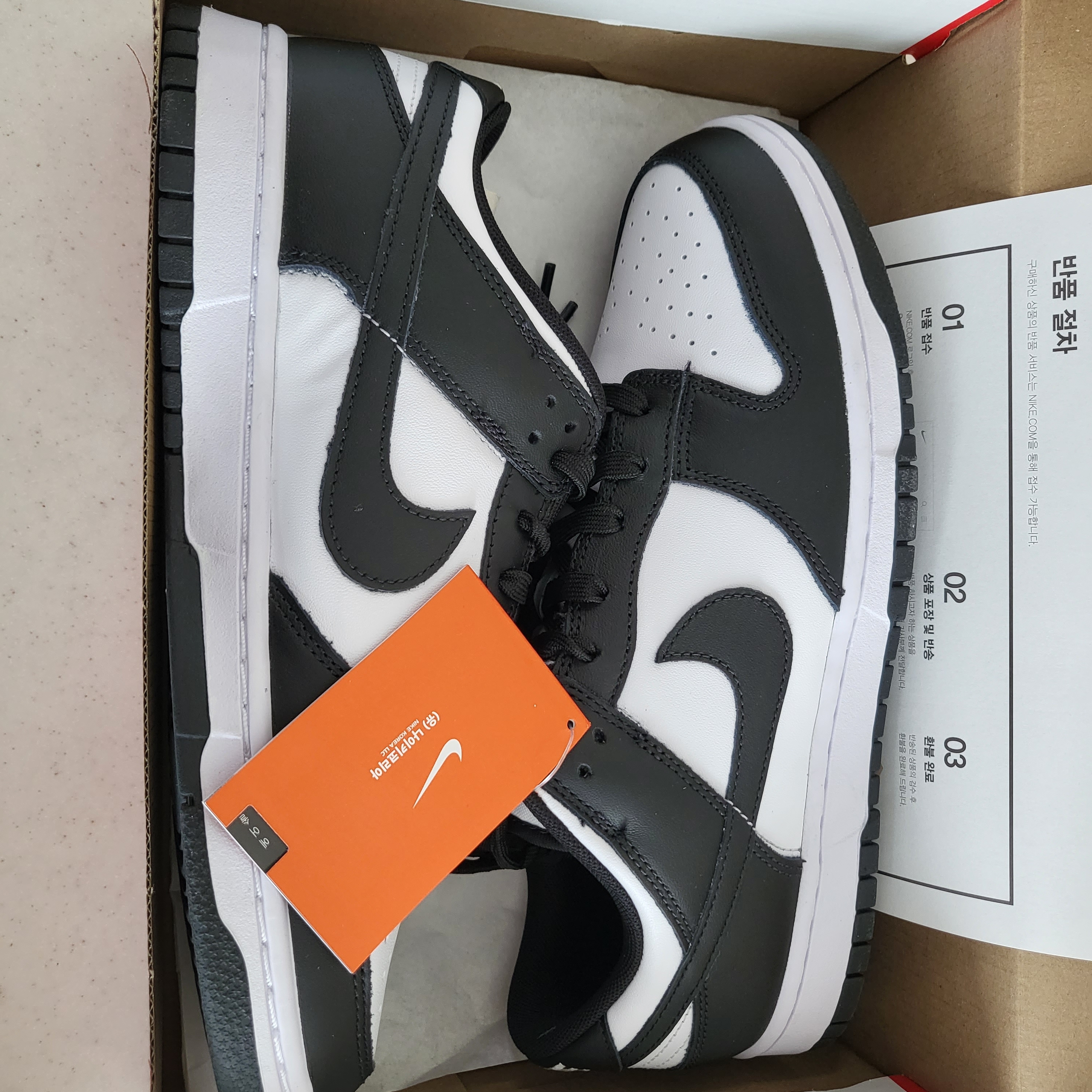 Nike Dunk Low Retro Black 착용 스타일 - 1