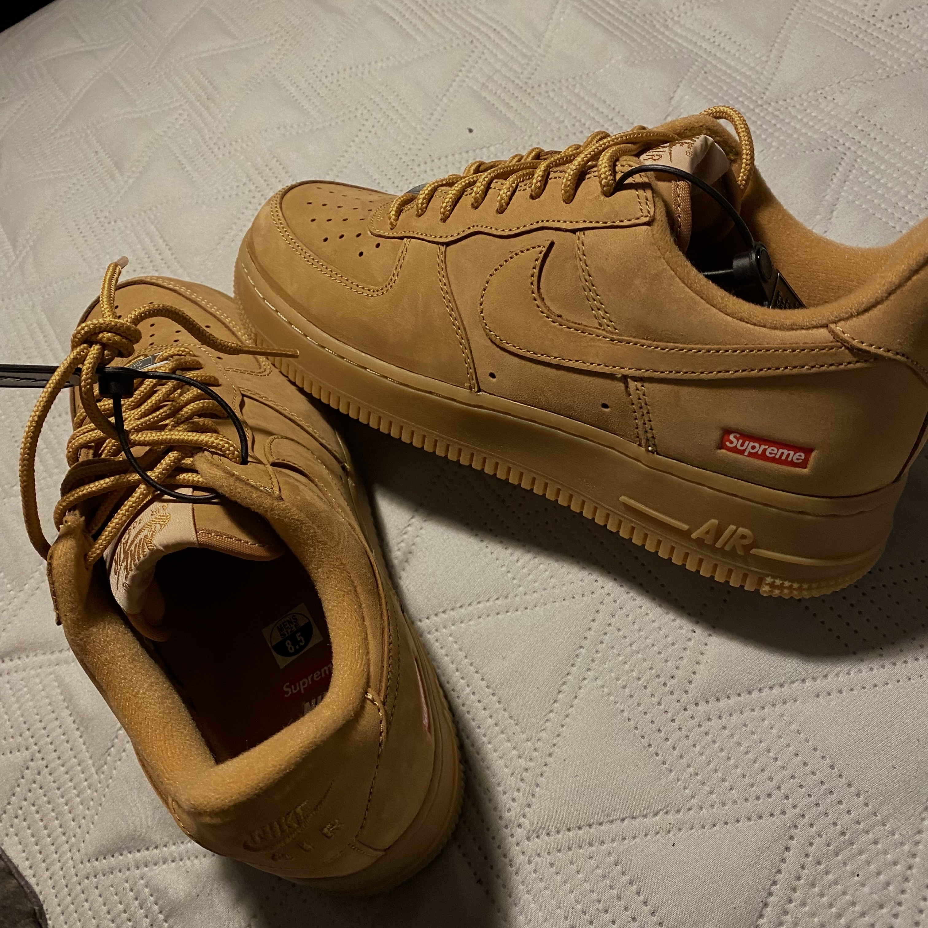 Nike x Supreme Air Force 1 Low Flax 착용 스타일