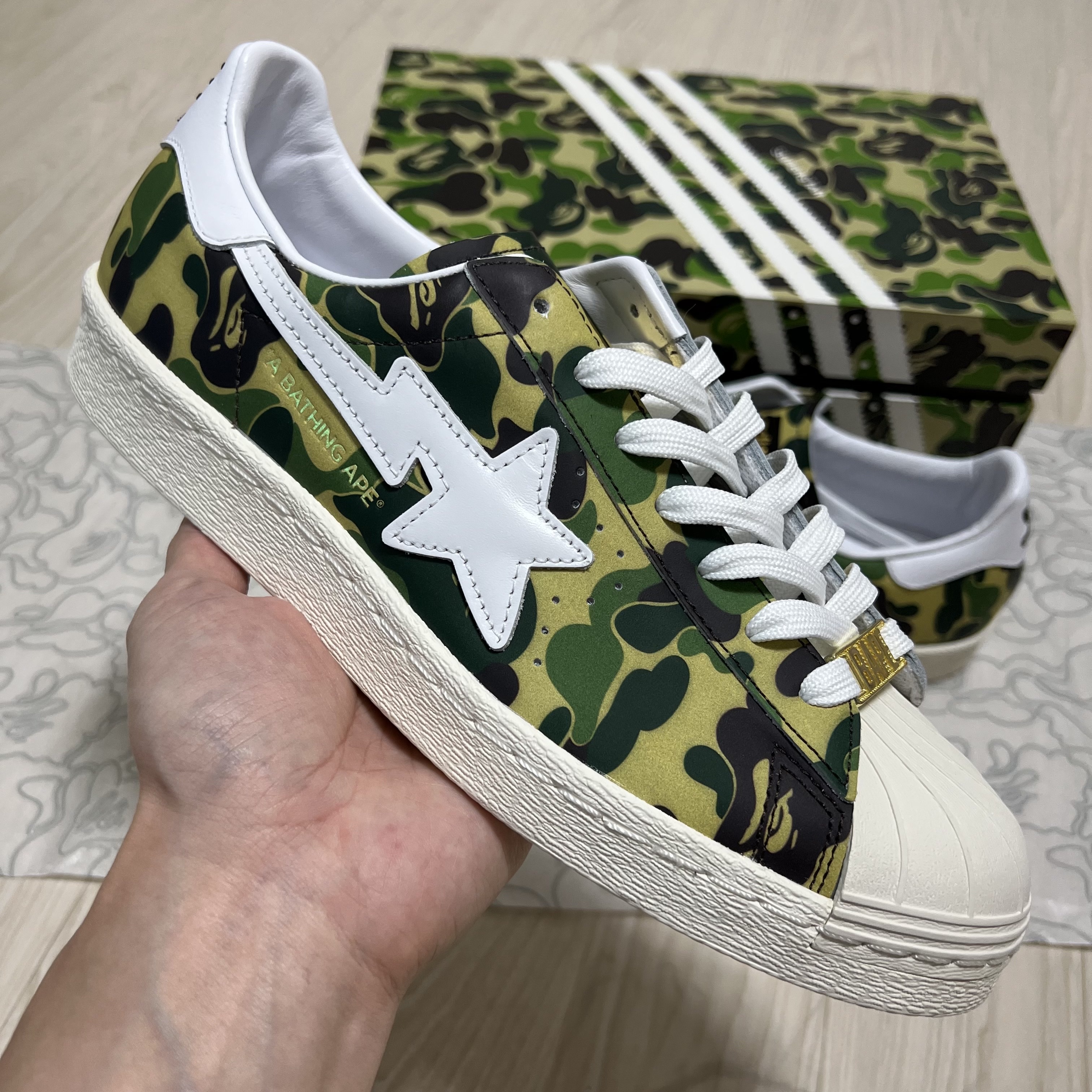 Adidas x BAPE Superstar 80s Green Camo 착용 스타일 - 2