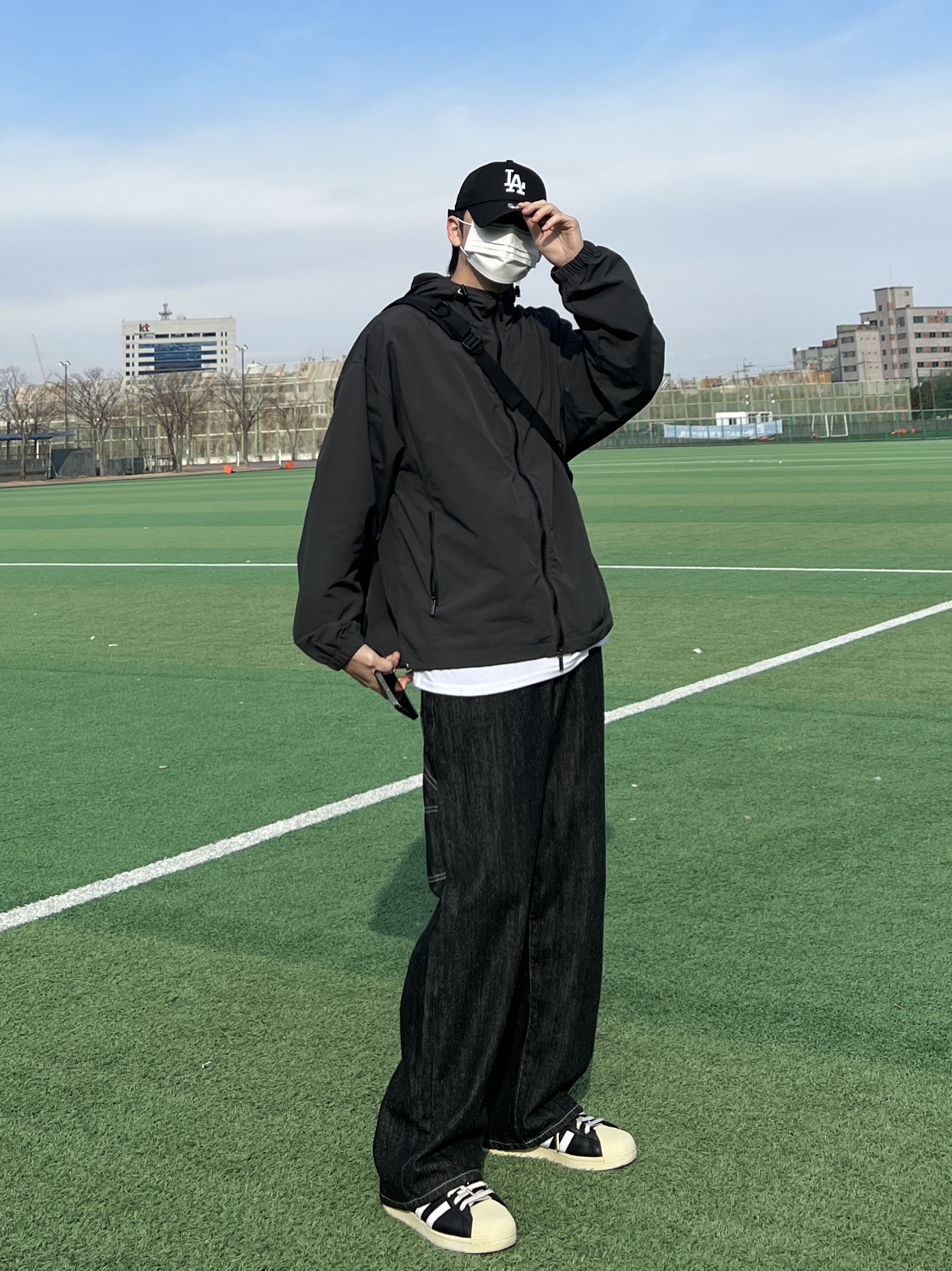 Adidas Superstar Premium Black White 착용 스타일
