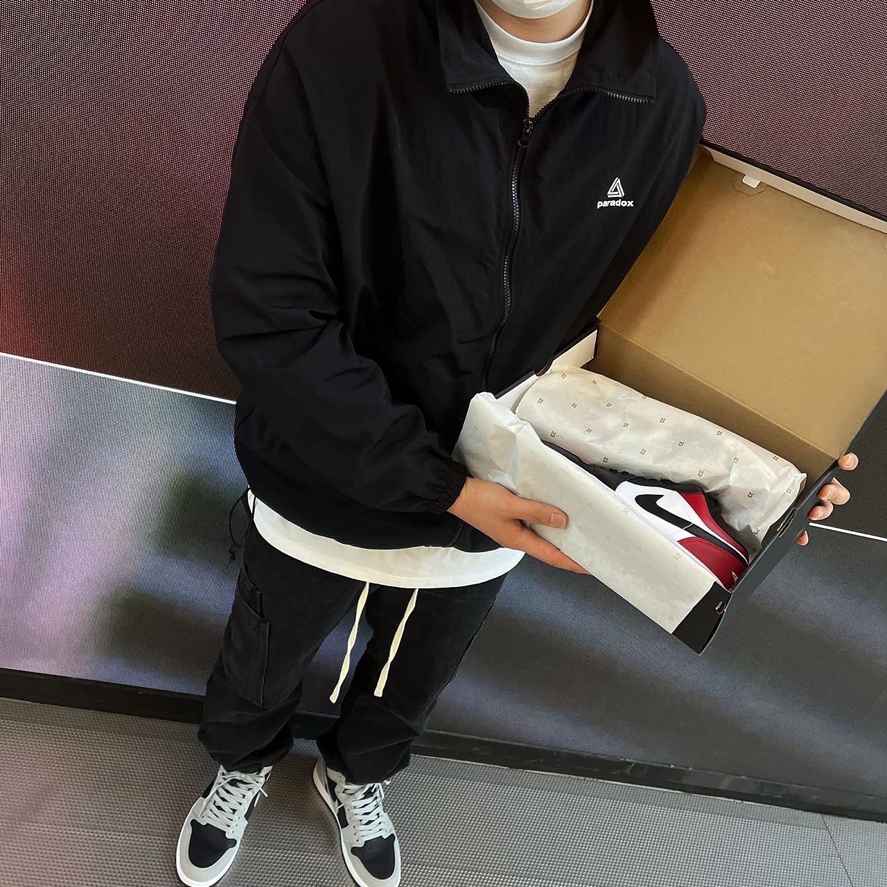 Jordan 1 Retro High OG Shadow 2.0, Jordan 1 Low Bred Toe 착용 스타일 - 2