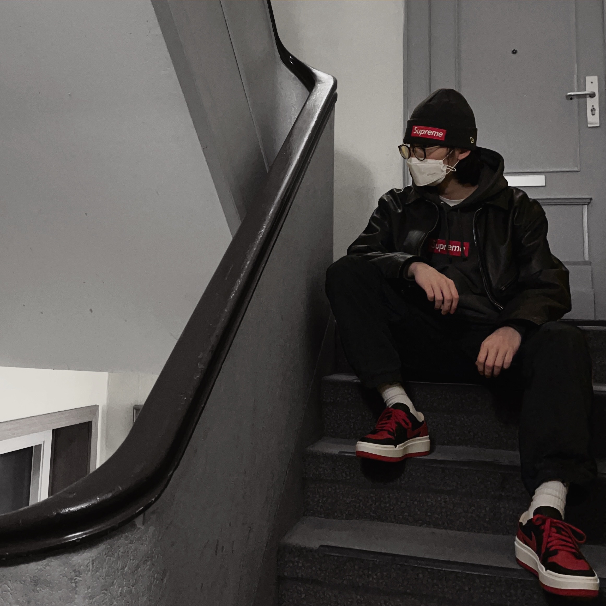 (W) Jordan 1 Elevate Low SE Bred, Supreme Box Logo Hooded Sweatshirt Charcoal - 21FW 착용 스타일 - 1