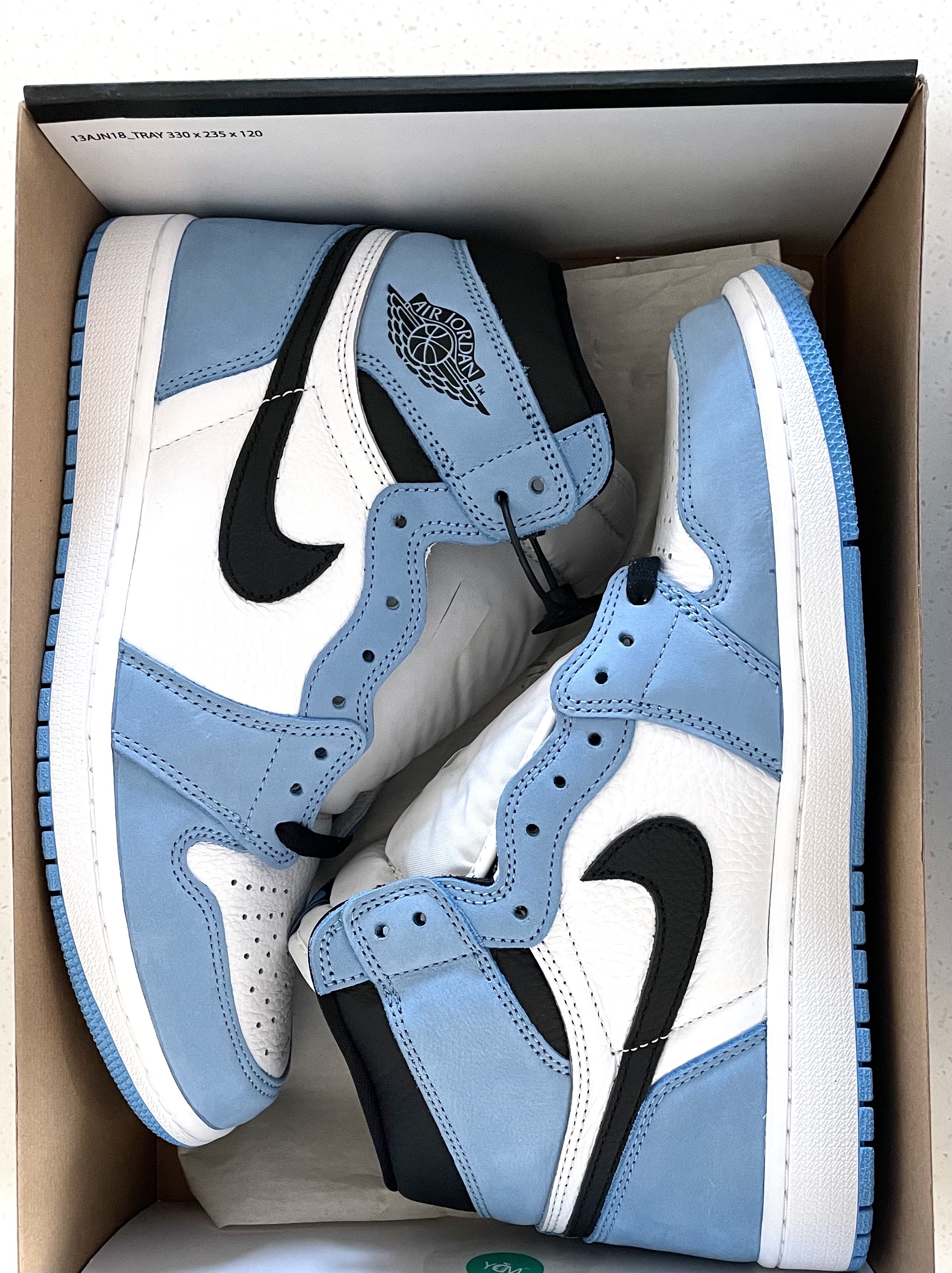 Jordan 1 Retro High OG University Blue 착용 스타일 - 1