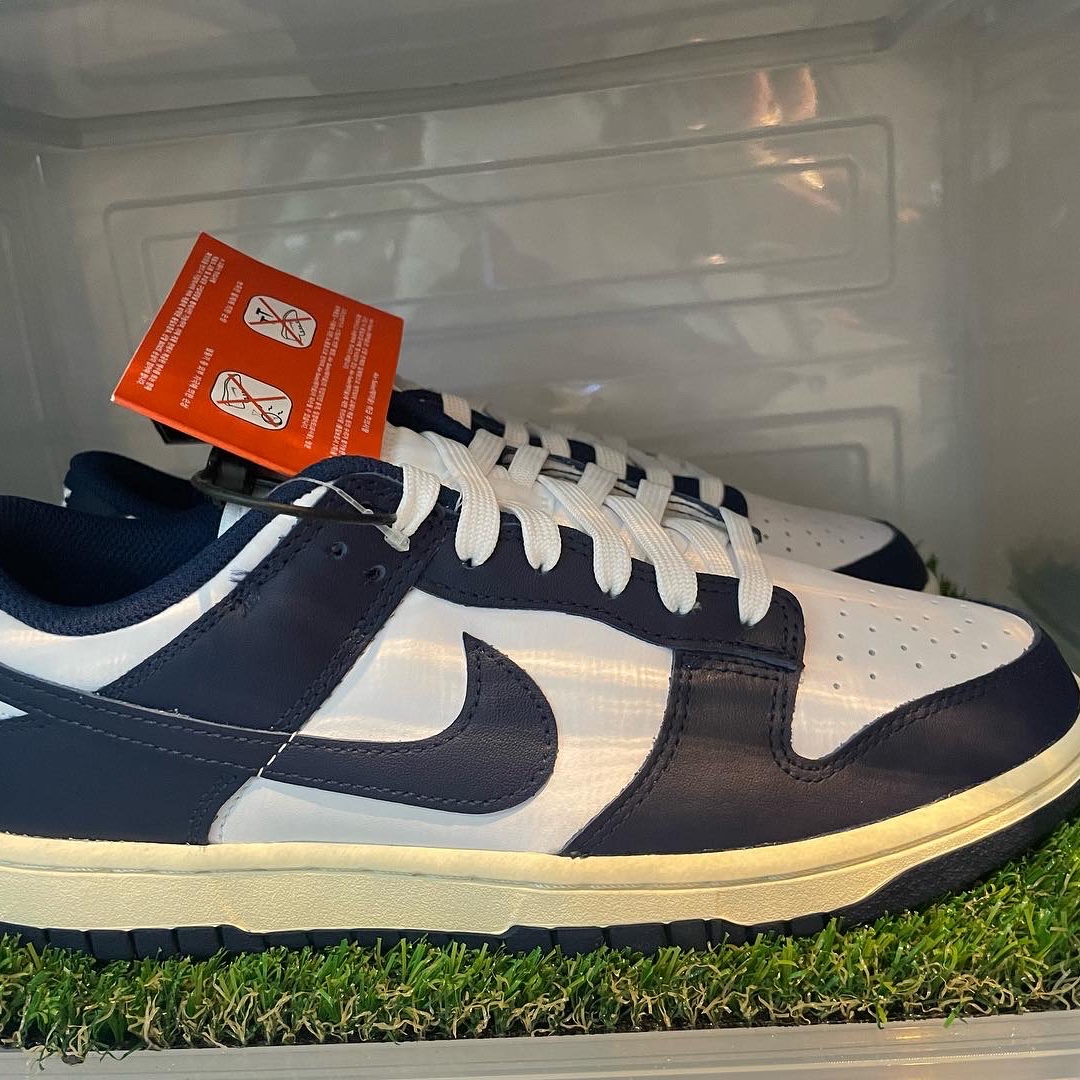 (W) Nike Dunk Low Vintage Midnight Navy 착용 스타일 - 1