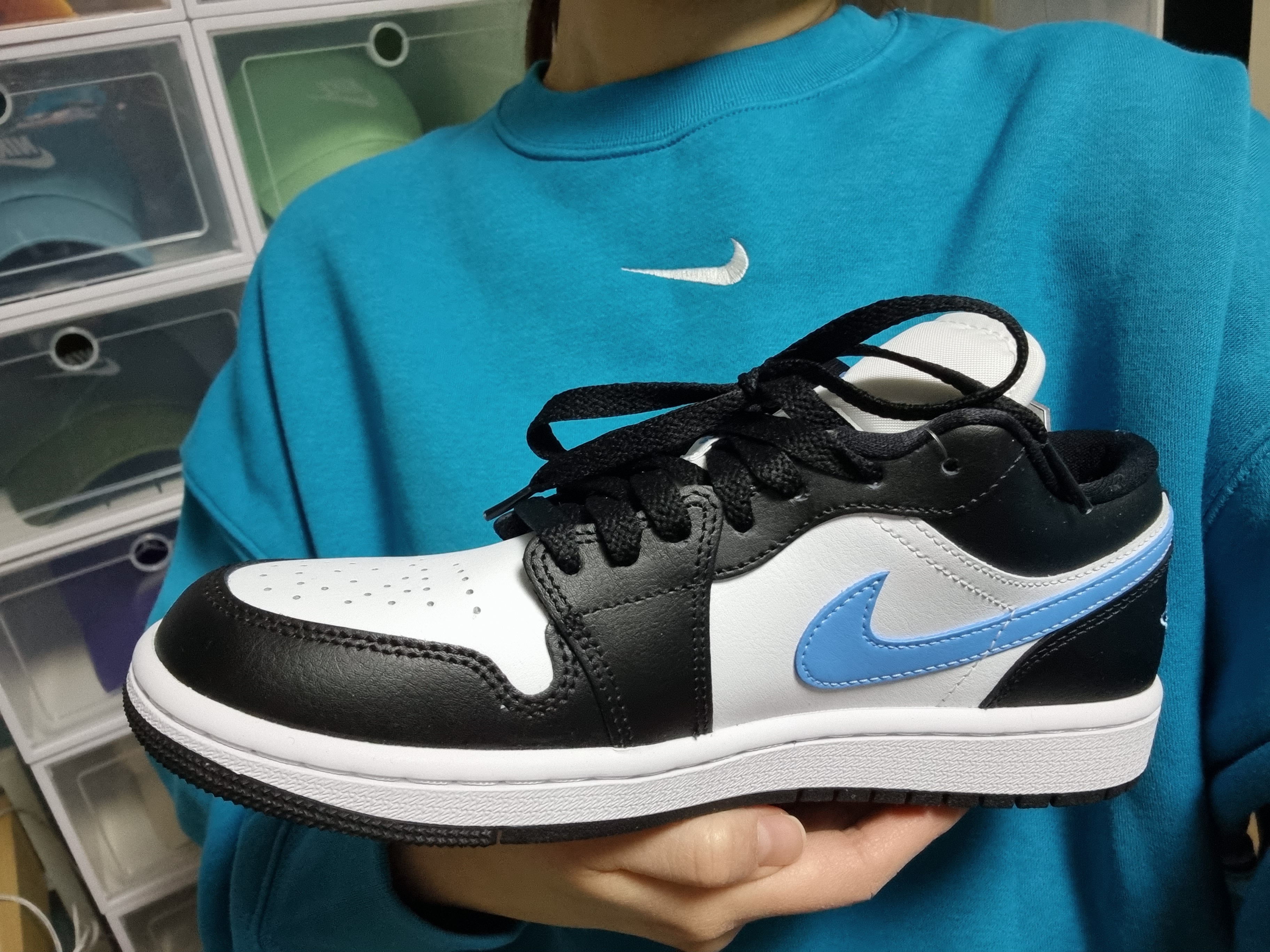 (W) Jordan 1 Low Black University Blue 착용 스타일
