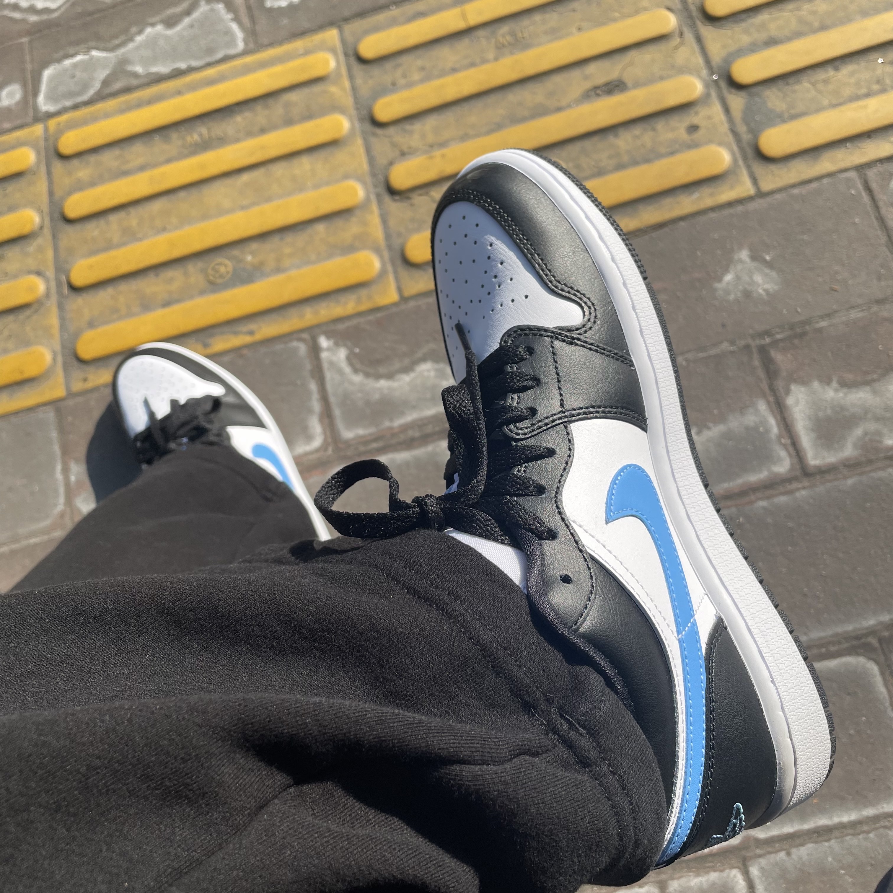 (W) Jordan 1 Low Black University Blue 착용 스타일