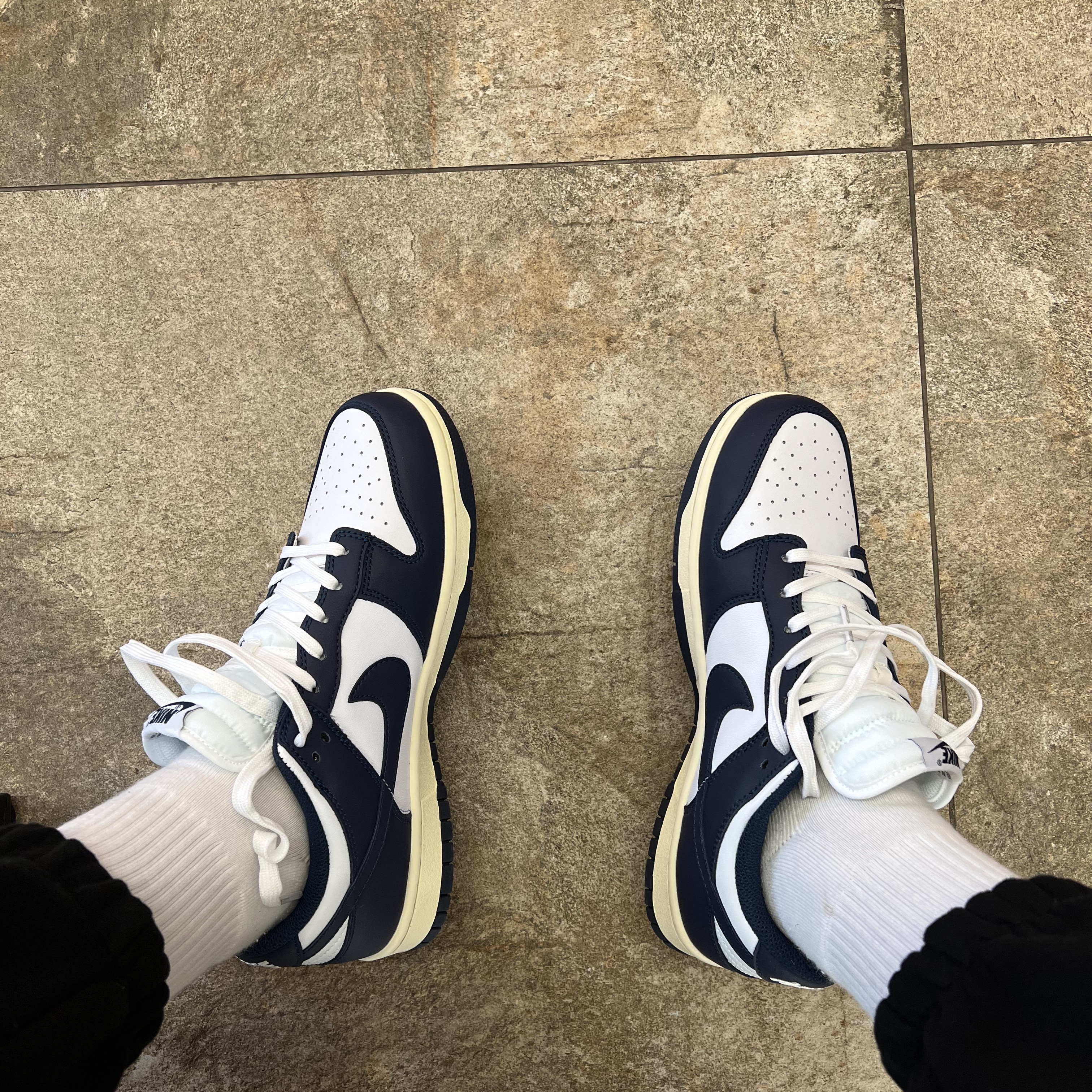 (W) Nike Dunk Low Vintage Midnight Navy 착용 스타일 - 1