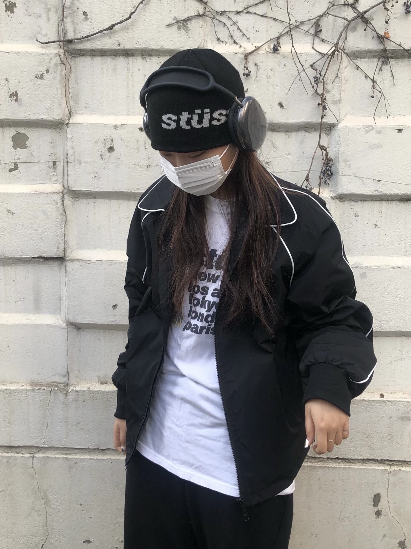 Stussy Helvetica Jacquard Beanie Black, Apple AirPods Max Lightning Space Gray (Korean Ver.) 착용 스타일 - 2