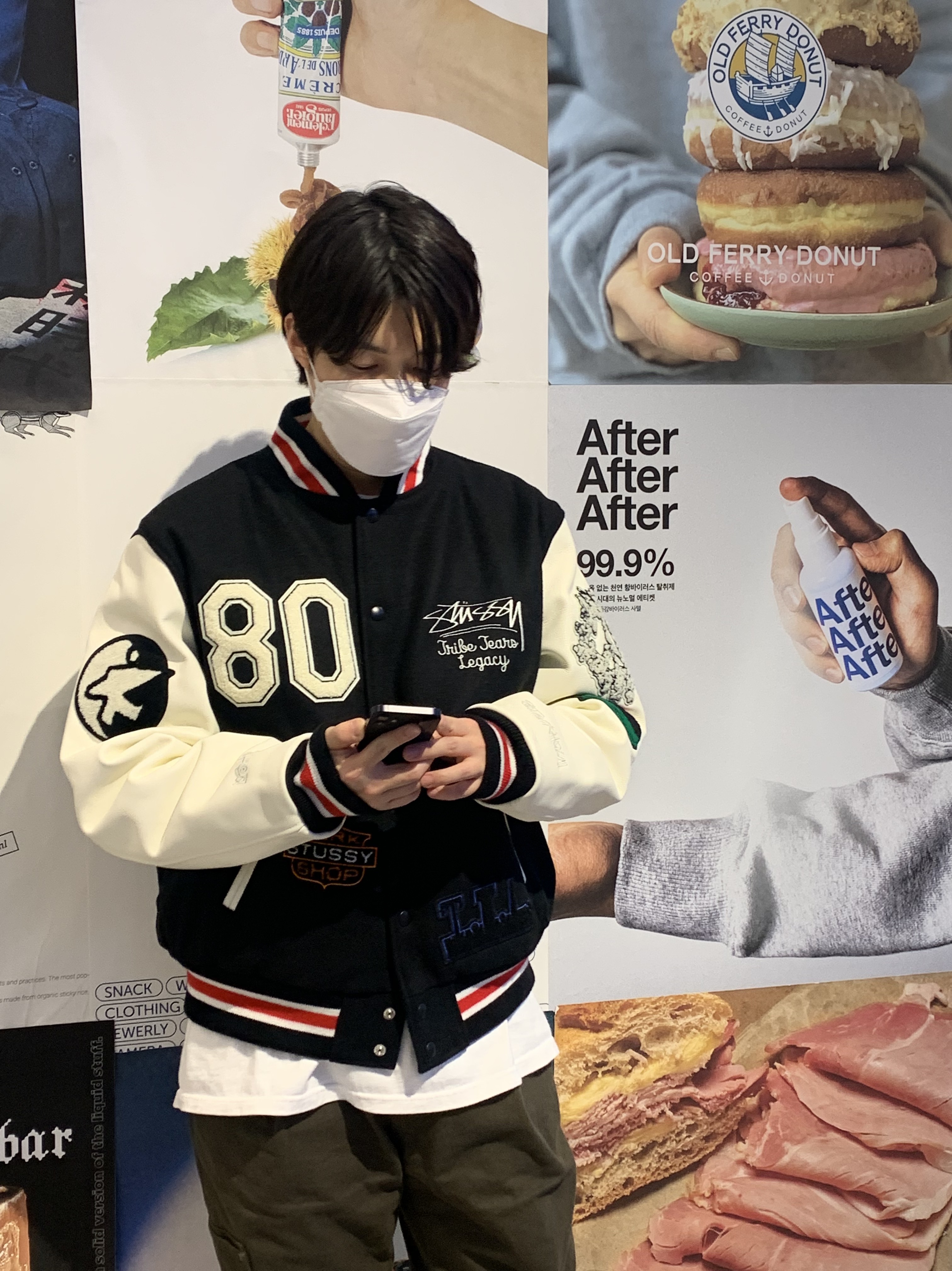 Stussy x Our Legacy x Denim Tears TTL Varsity Jacket Black, Jordan 1 x Travis Scott x Fragment Retro Low OG SP Military Blue 착용 스타일 - 3