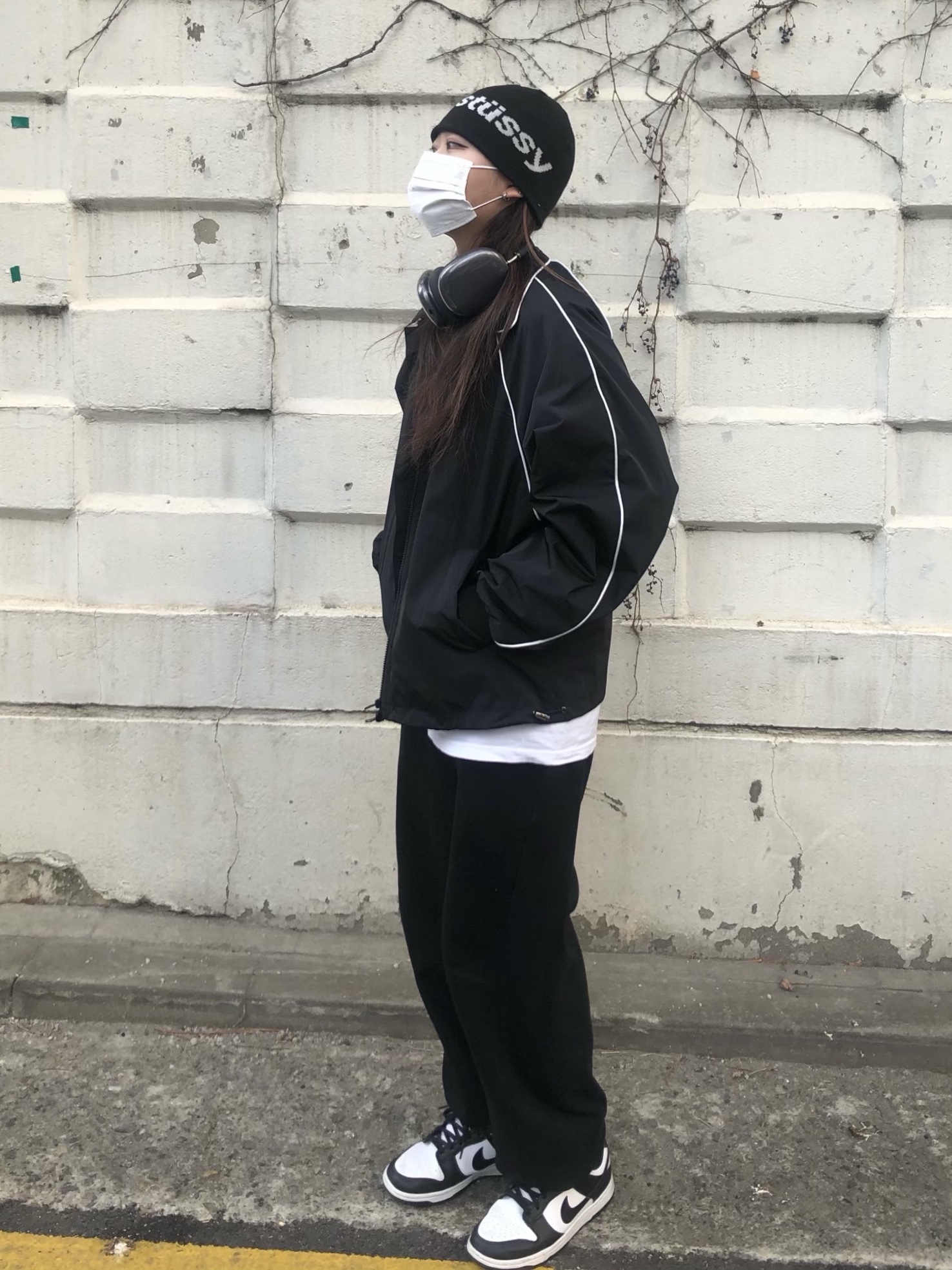 Stussy Helvetica Jacquard Beanie Black, Apple AirPods Max Lightning Space Gray (Korean Ver.) 착용 스타일 - 3