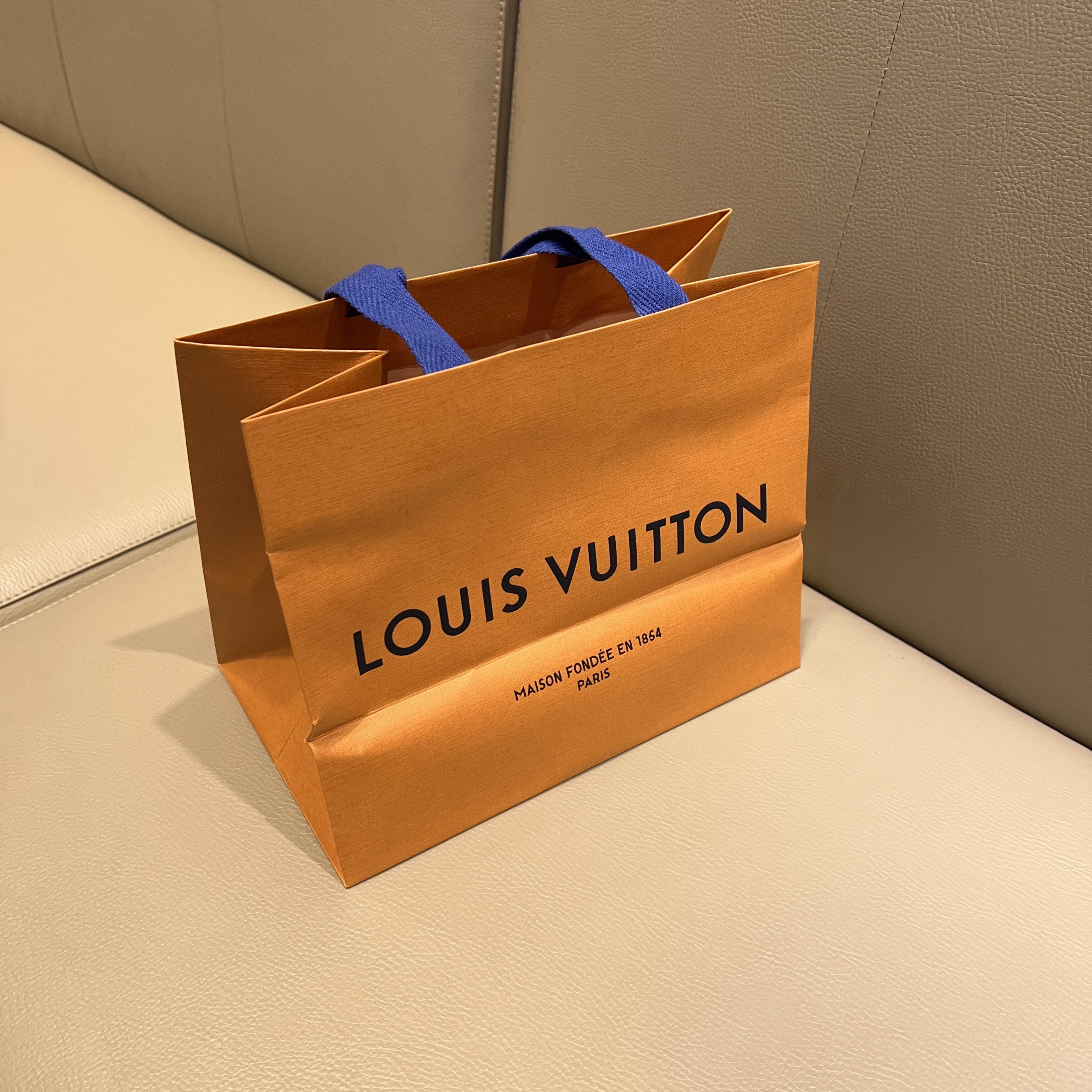 Louis Vuitton Double Card Holder Monogram Eclipse 착용 스타일 - 2