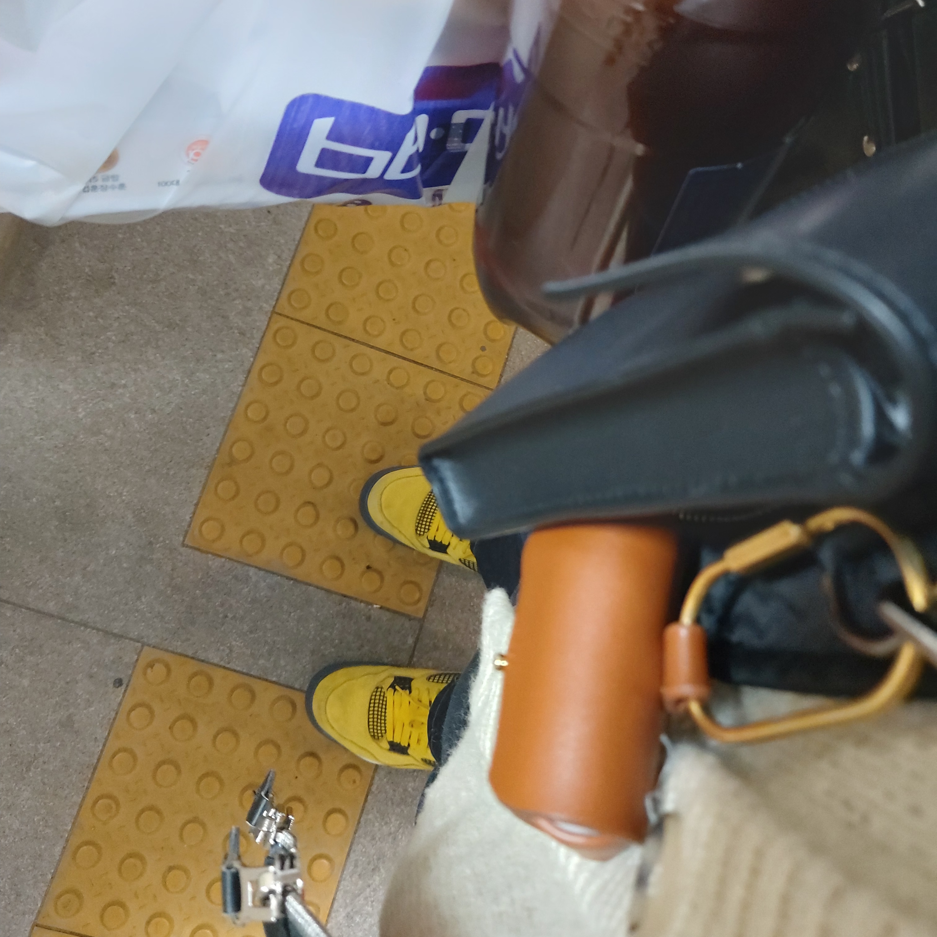 Jordan 4 Retro Tour Yellow 착용 스타일 - 1