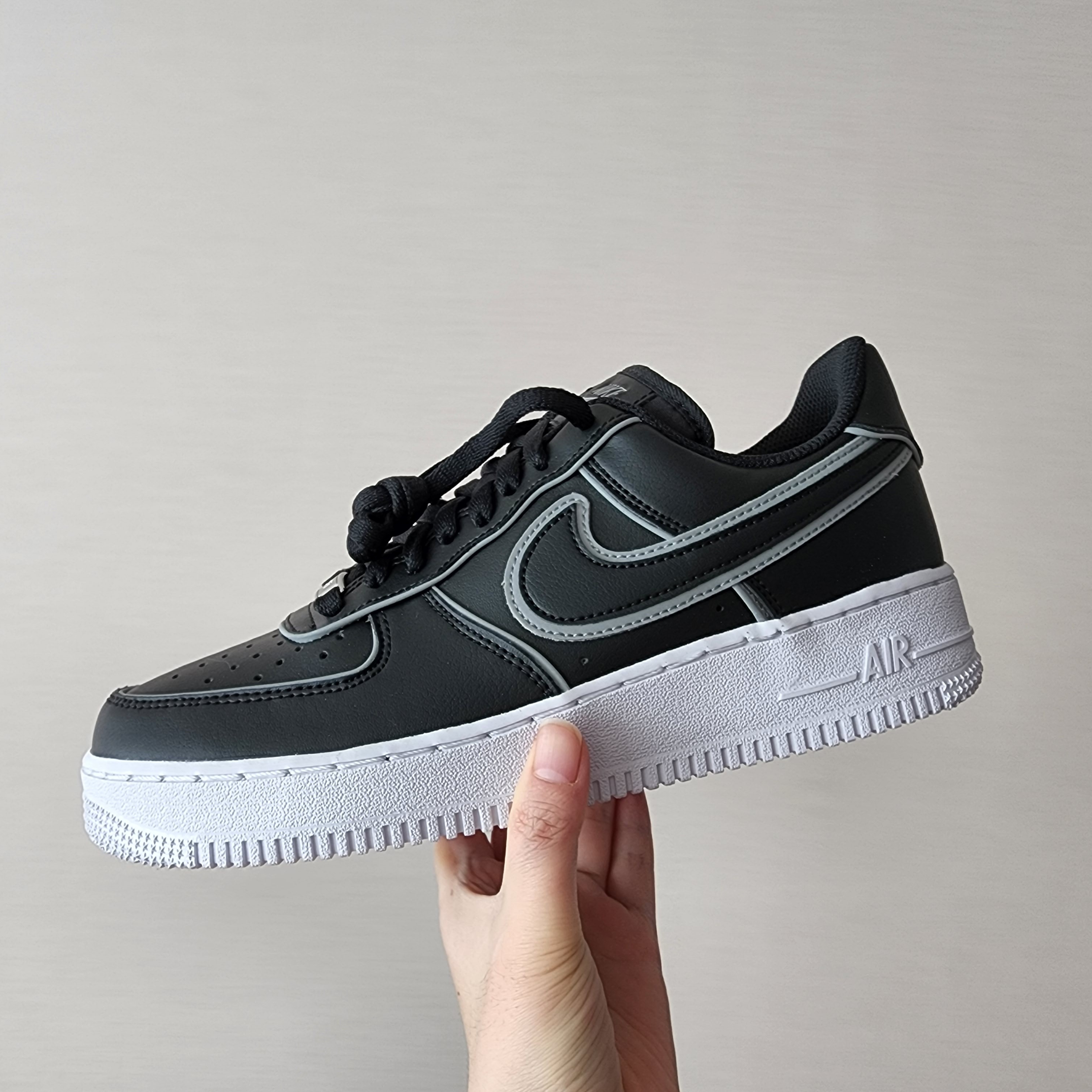 Nike Air Force 1 '07 LV8 Black White 착용 스타일