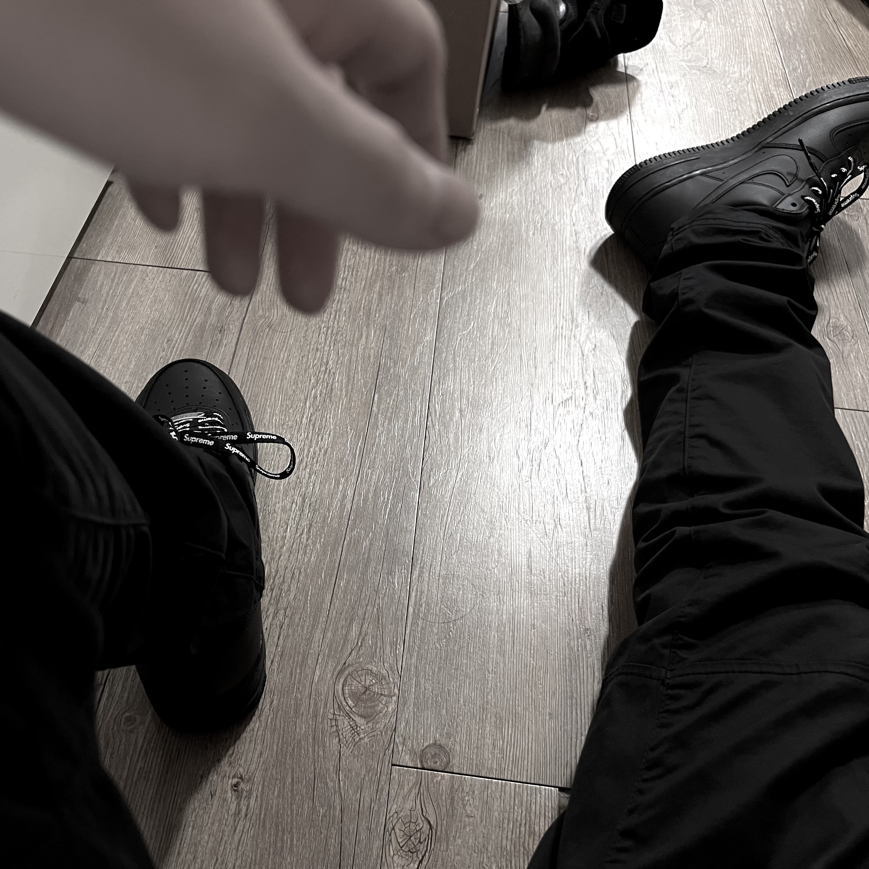 Nike x Supreme Air Force 1 Low Black 착용 스타일