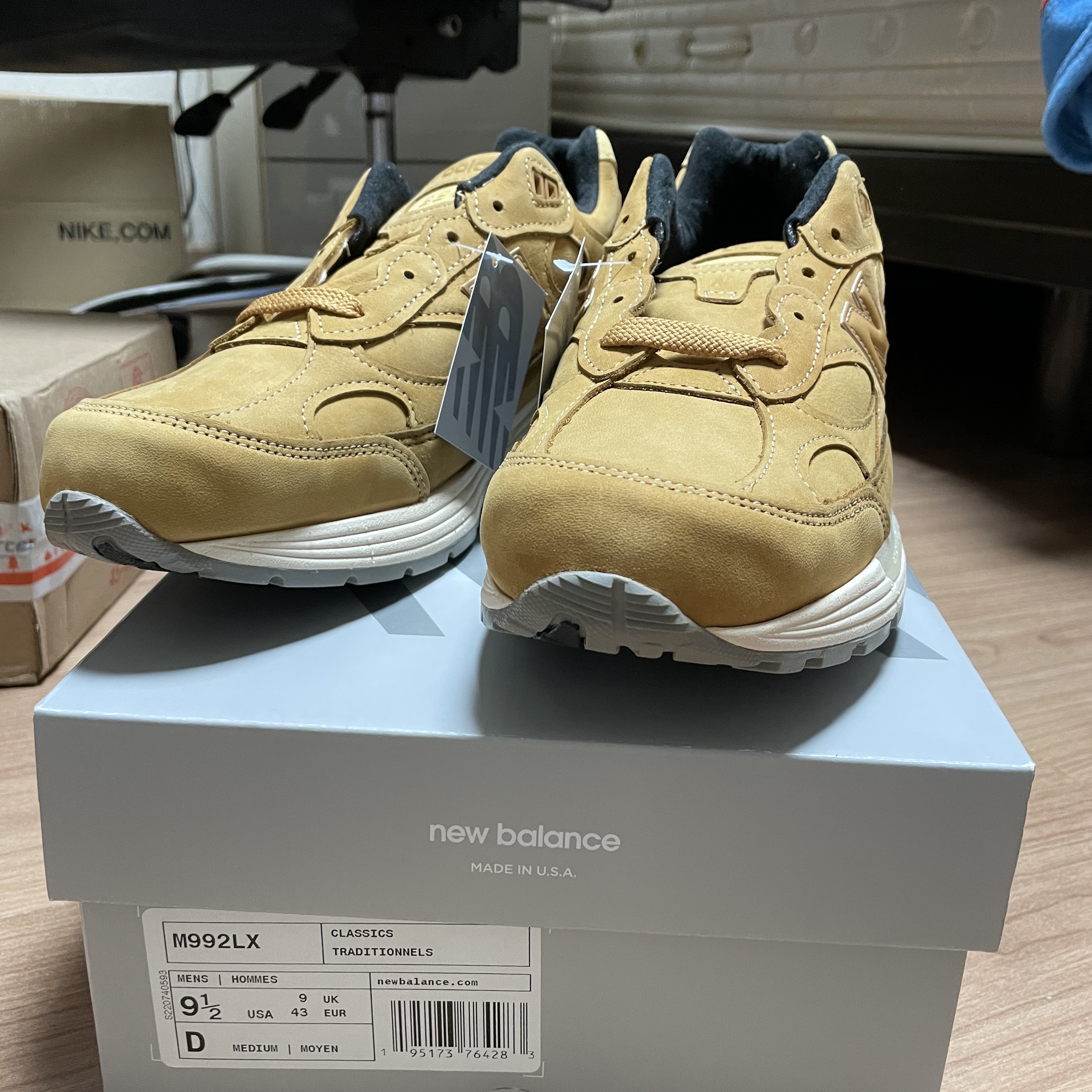 New Balance 992 Made in USA Brown 착용 스타일 - 2