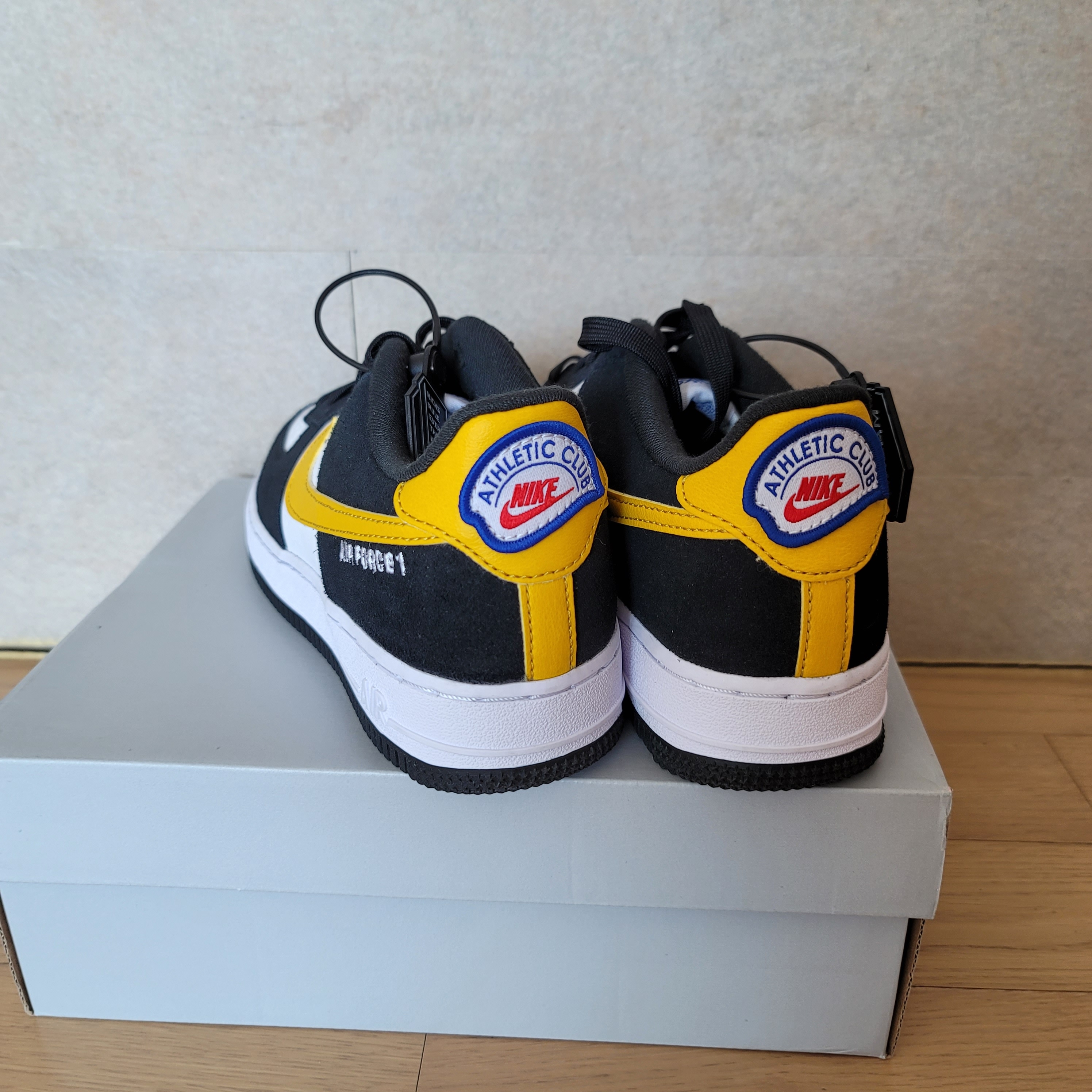 (GS) Nike Air Force 1 LV8 Athletic Club Black Dark Sulfur 착용 스타일 - 3