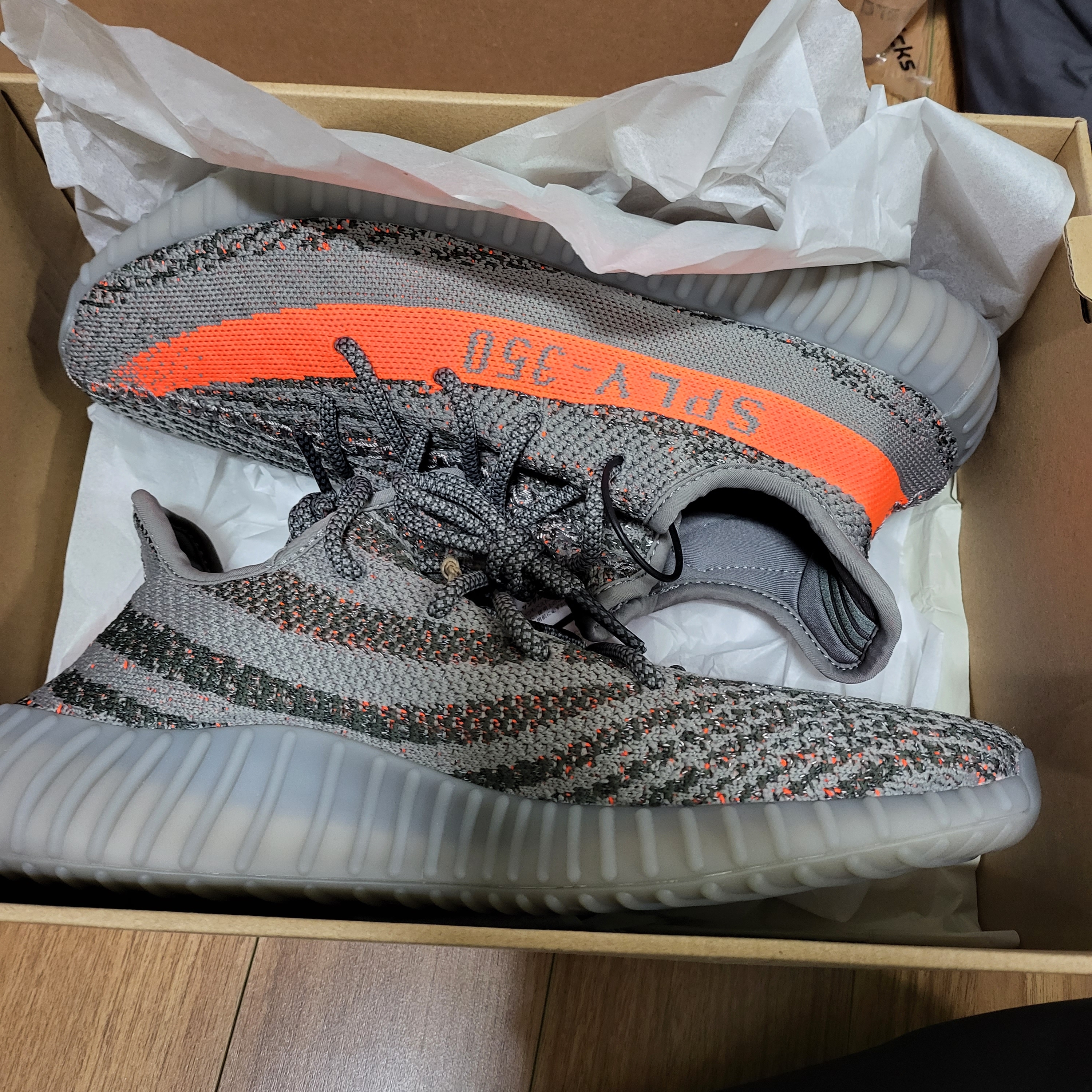Adidas Yeezy Boost 350 V2 Beluga - Reflective 착용 스타일 - 2