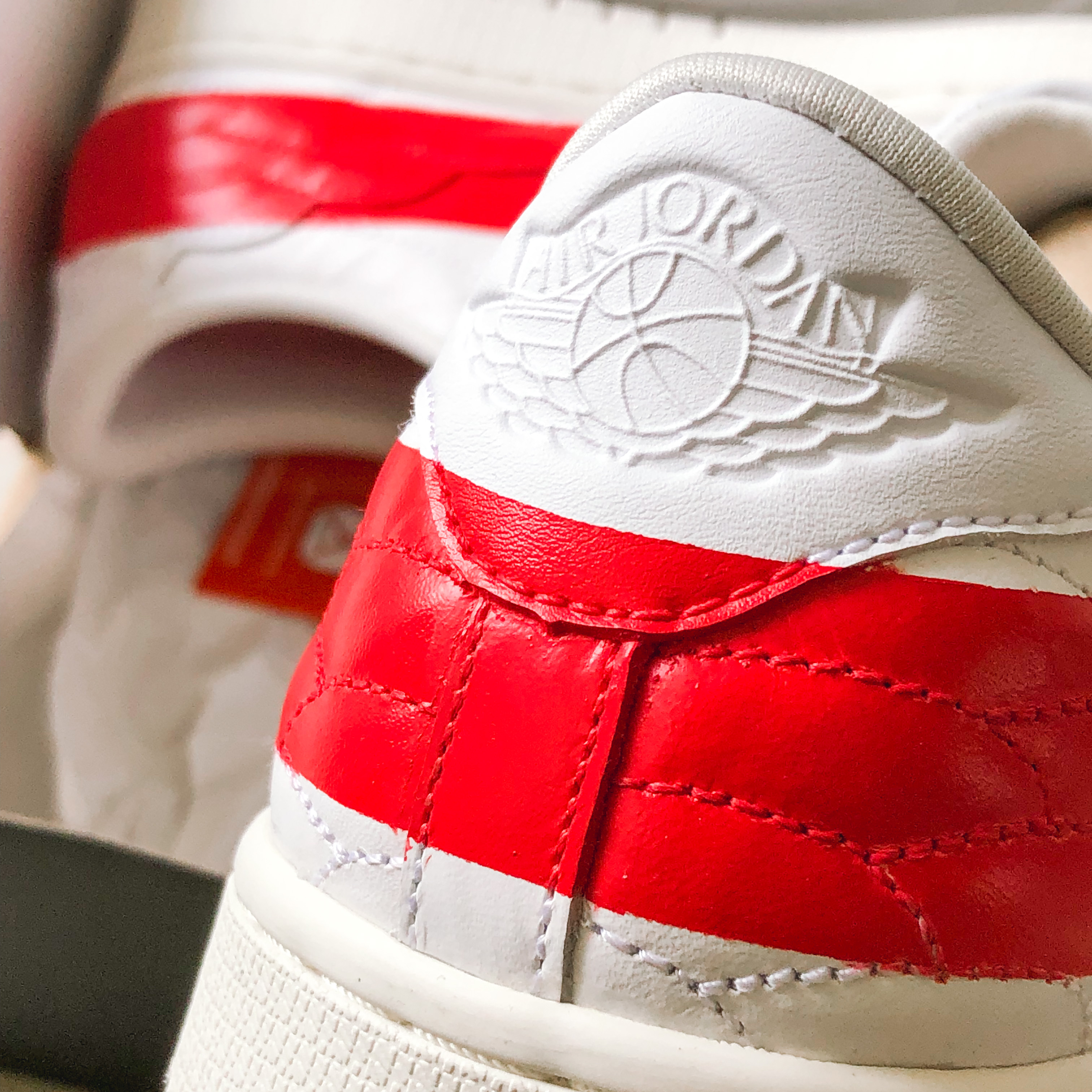 Jordan 1 Centre Court White University Red 착용 스타일 - 4