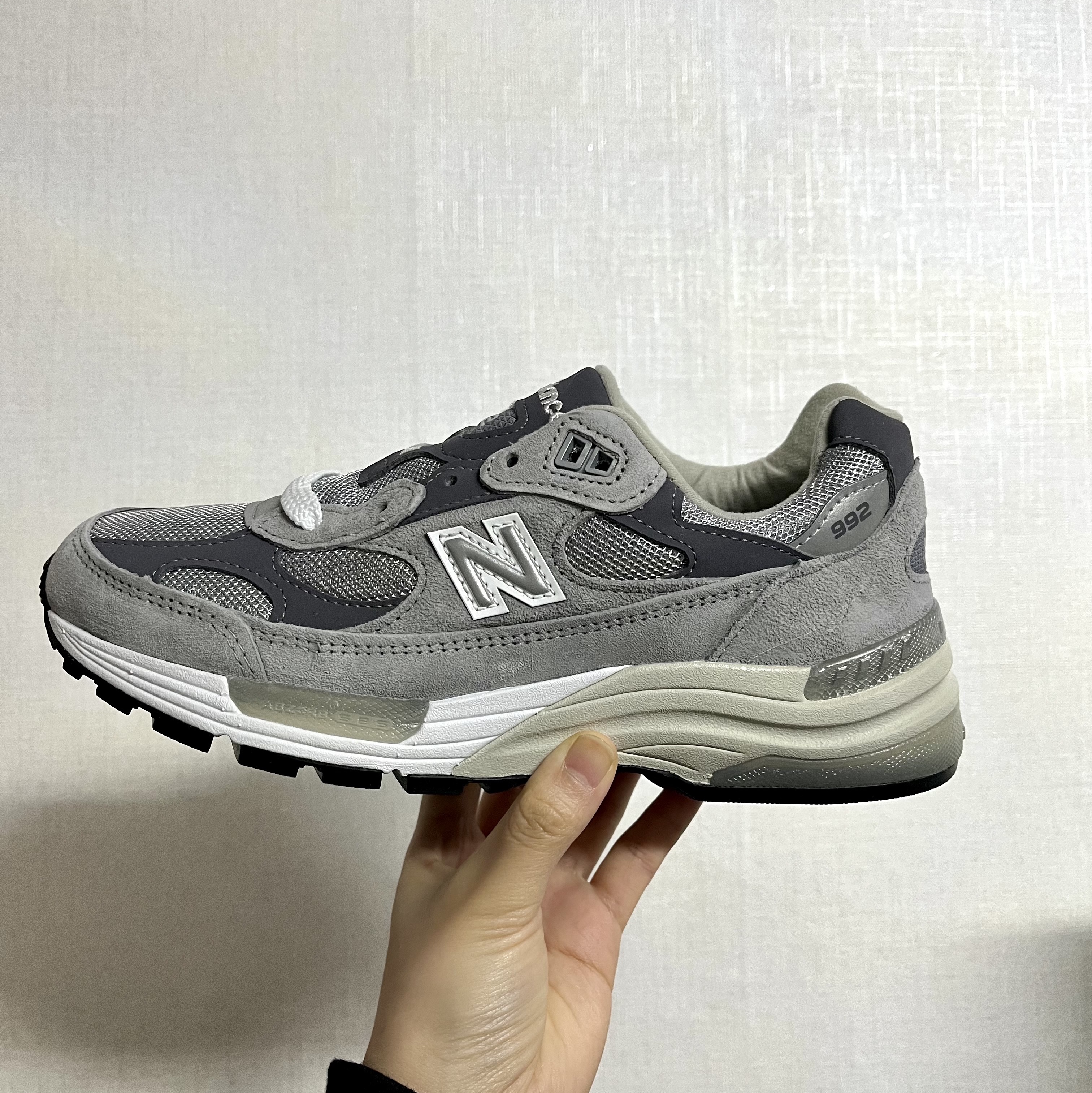 New Balance 992 Made in USA Grey - D Standard 착용 스타일