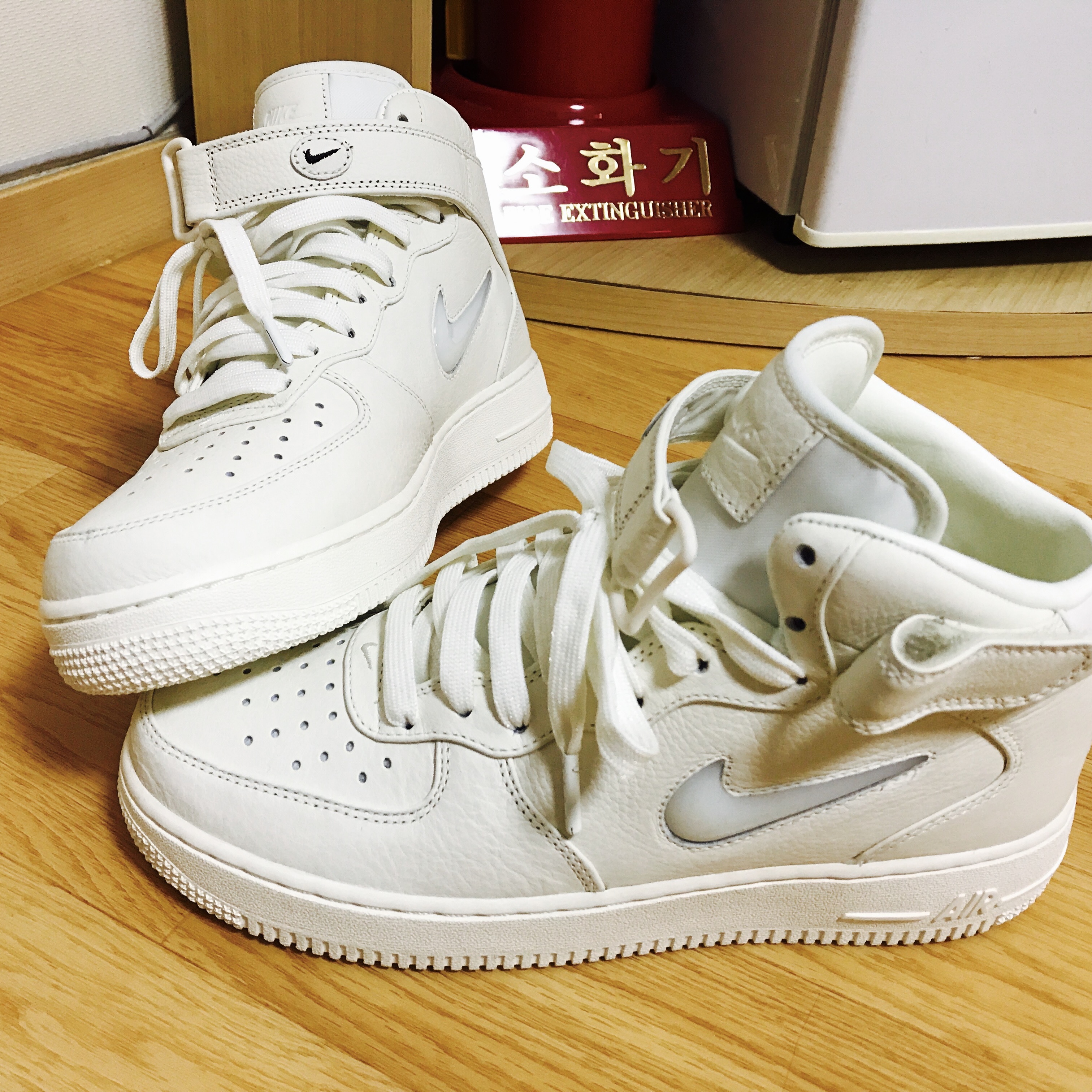 Nike Air Force 1 Retro Premium Jewel Sail 착용 스타일 - 1