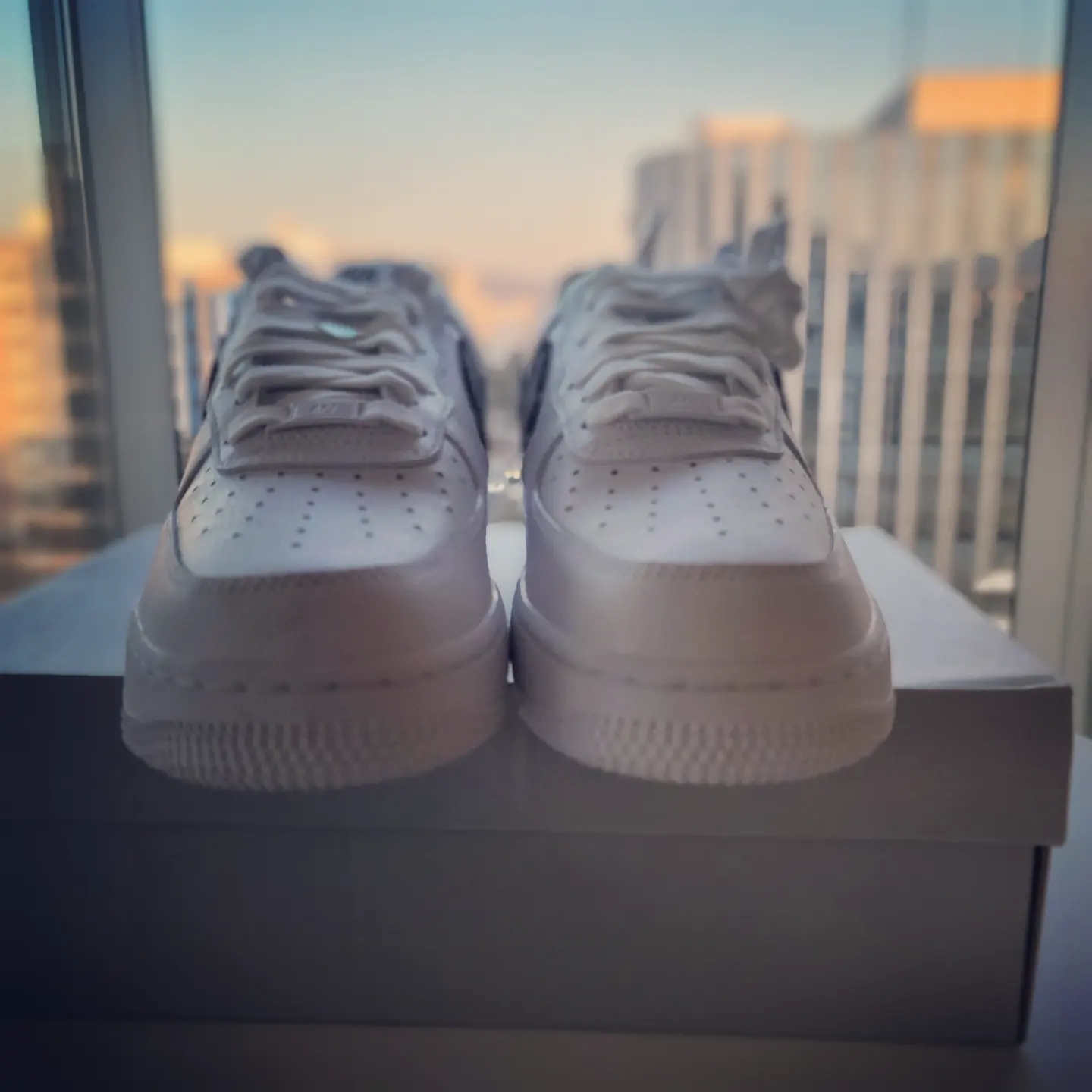 (W) Nike Air Force 1 '07 Essential Paisley Swoosh White Black 착용 스타일 - 4