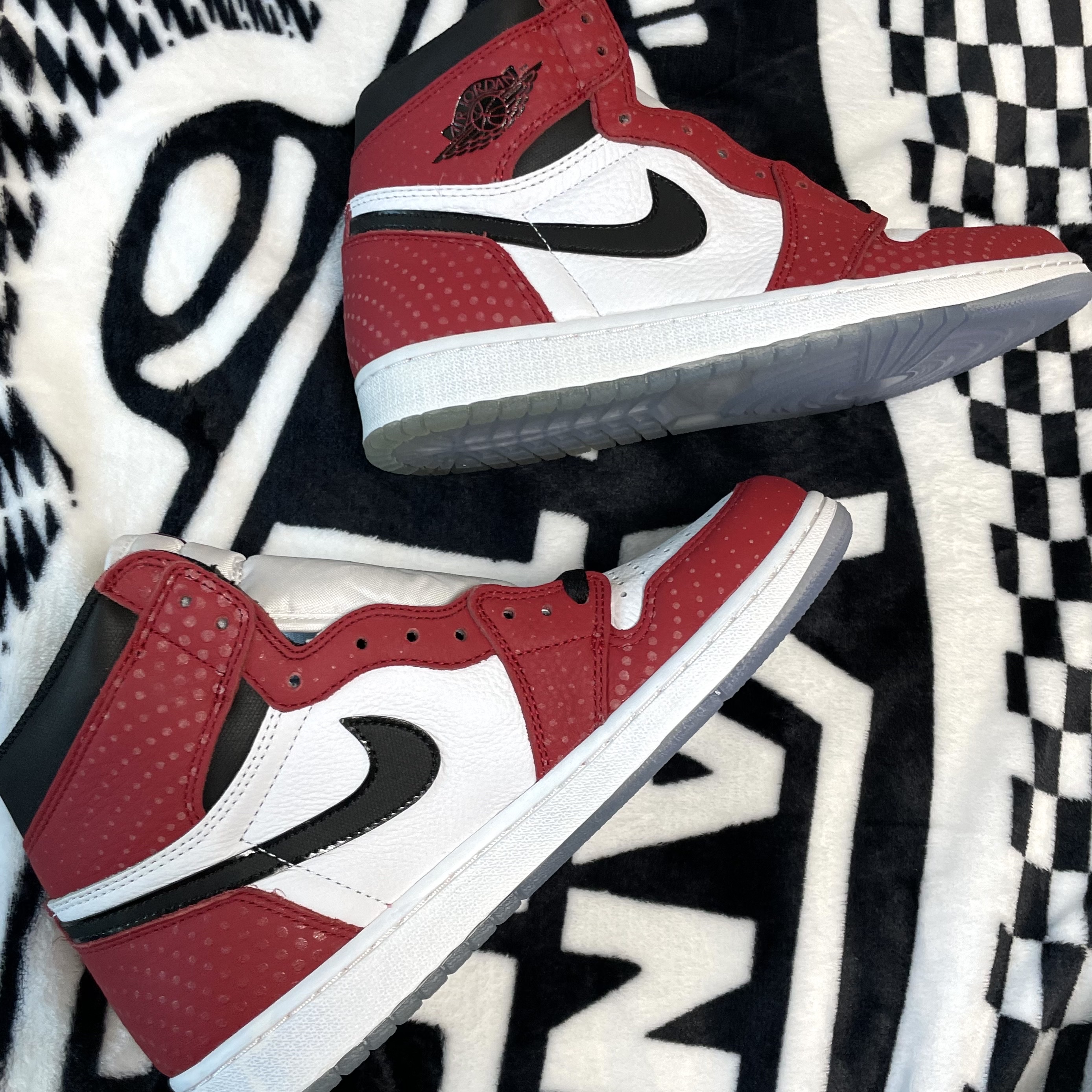 Jordan 1 Retro High Spider-Man Origin Story 착용 스타일 - 1