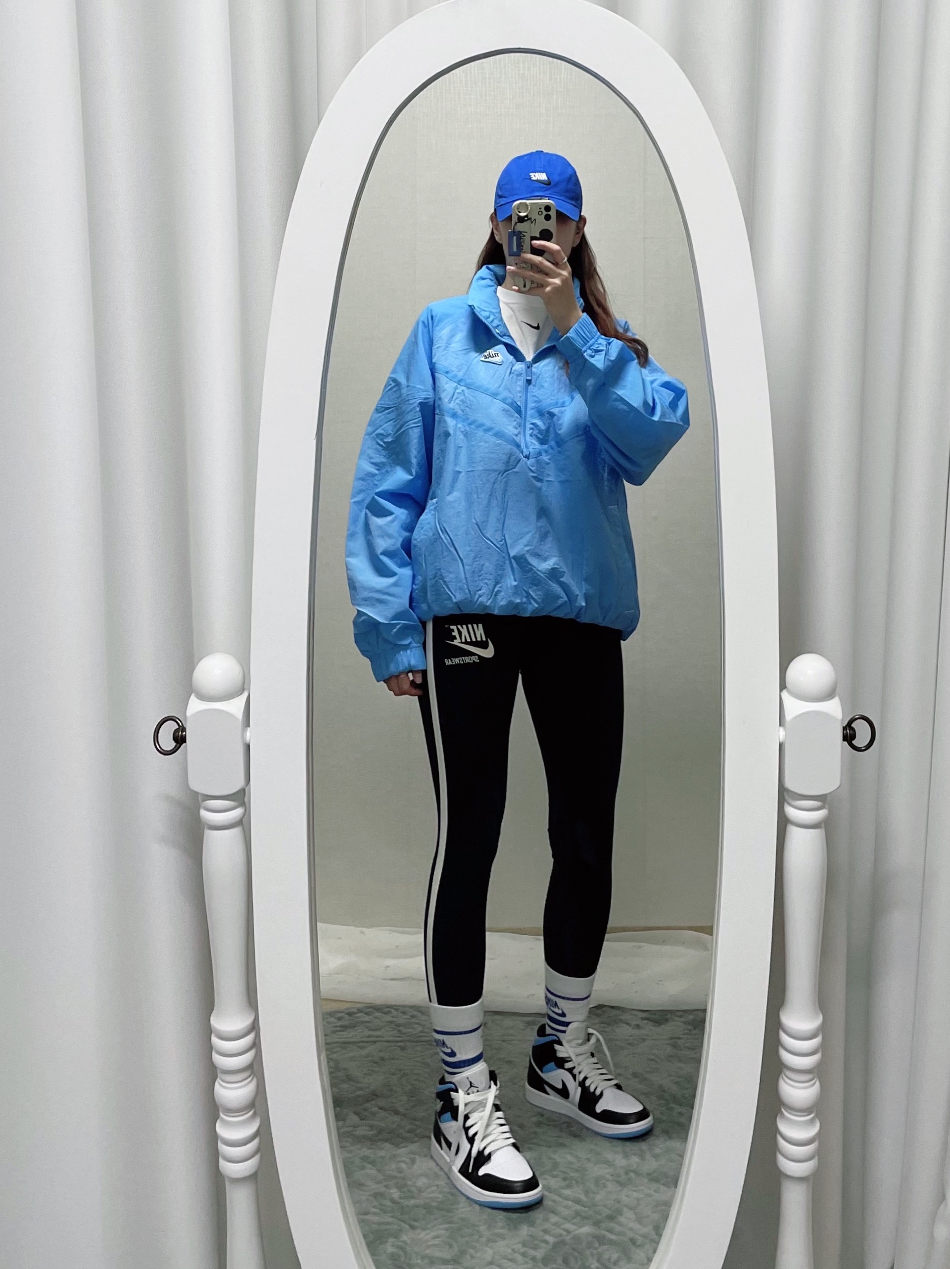 (W) Jordan 1 Mid White Black University Blue 착용 스타일 - 4