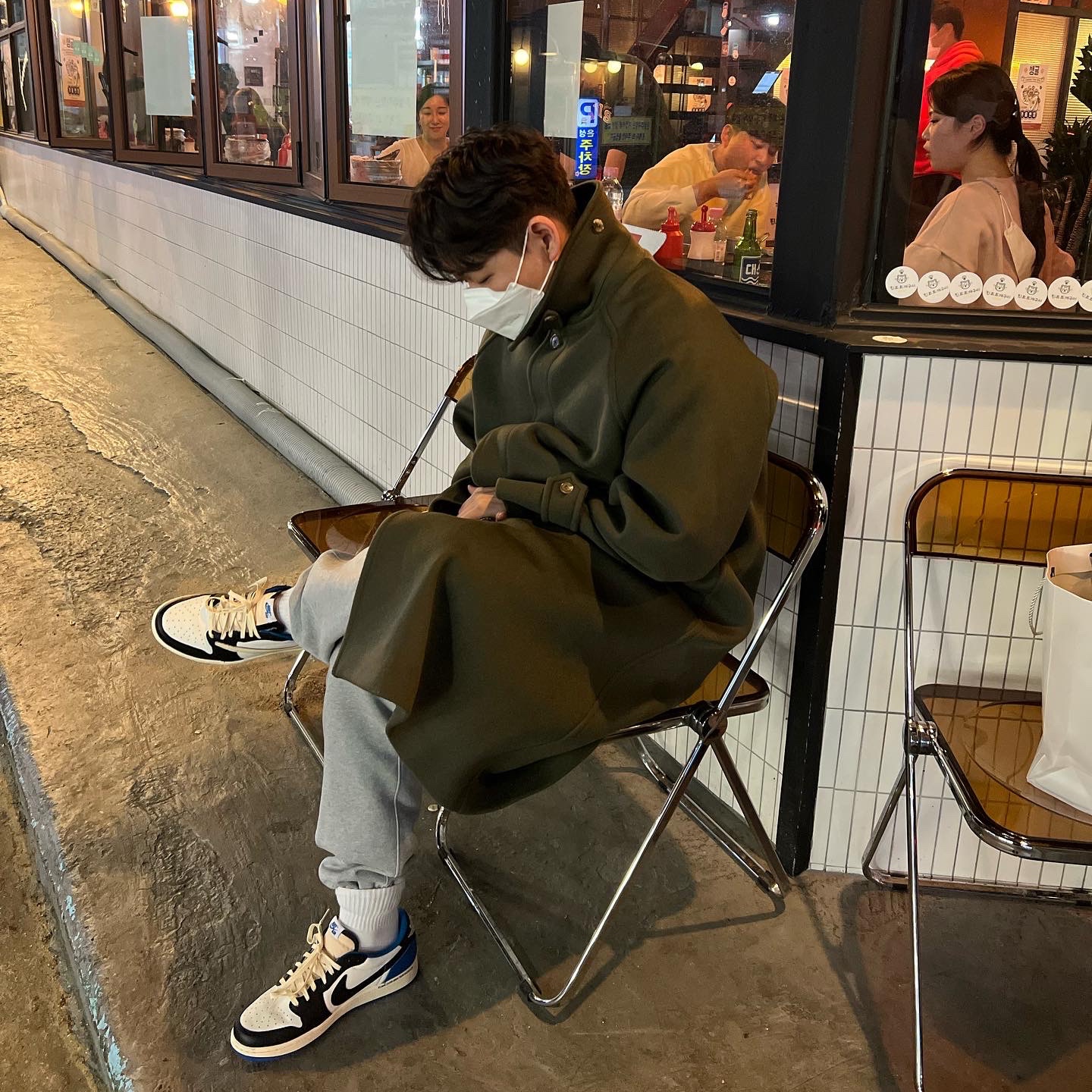 Jordan 1 x Travis Scott x Fragment Retro Low OG SP Military Blue, Nike x Drake Nocta Puffer Jacket Black - US/EU 착용 스타일 - 4