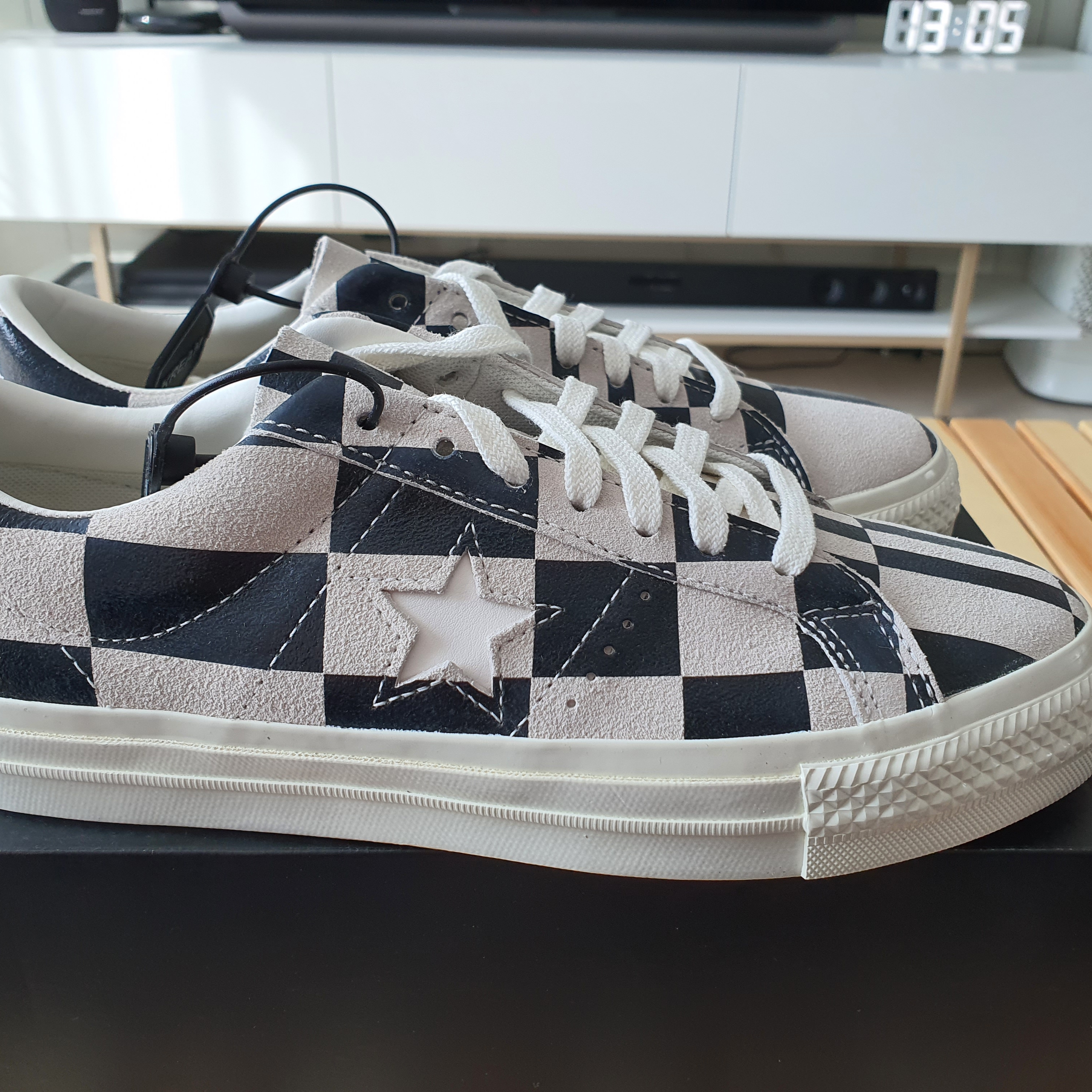 Converse One Star Ox Blocked White Black 착용 스타일 - 2