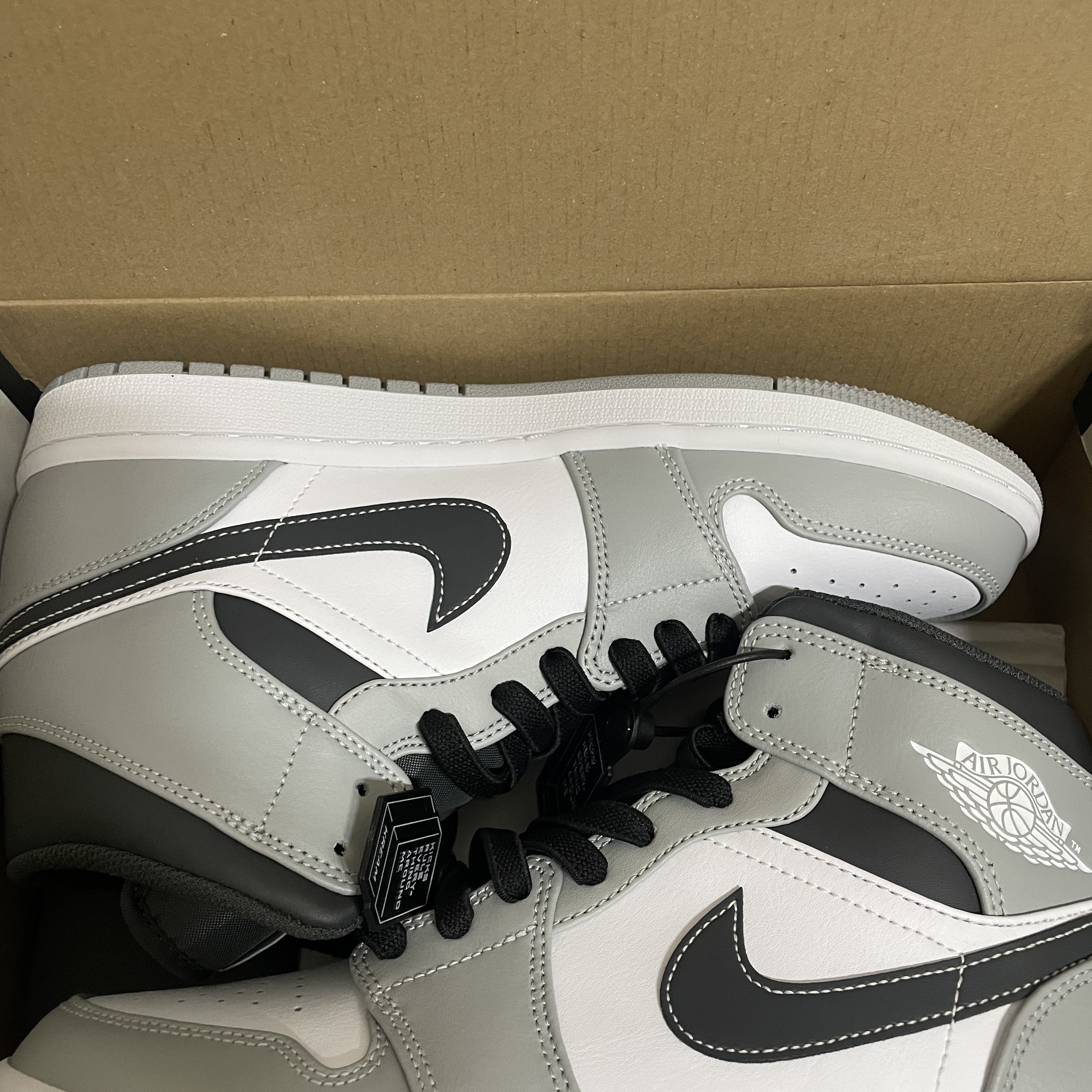 Jordan 1 Mid Light Smoke Grey Anthracite 착용 스타일