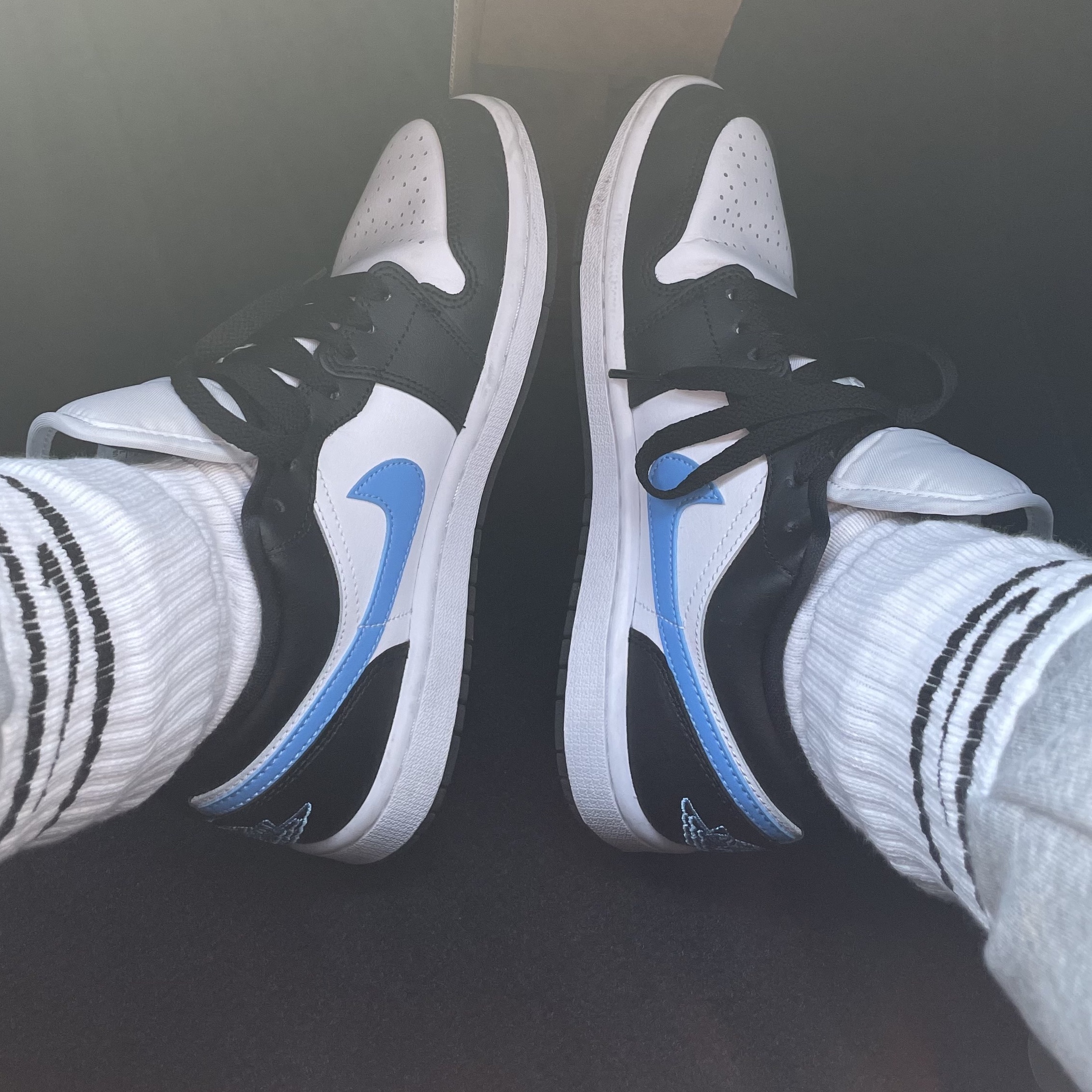 (W) Jordan 1 Low Black University Blue 착용 스타일