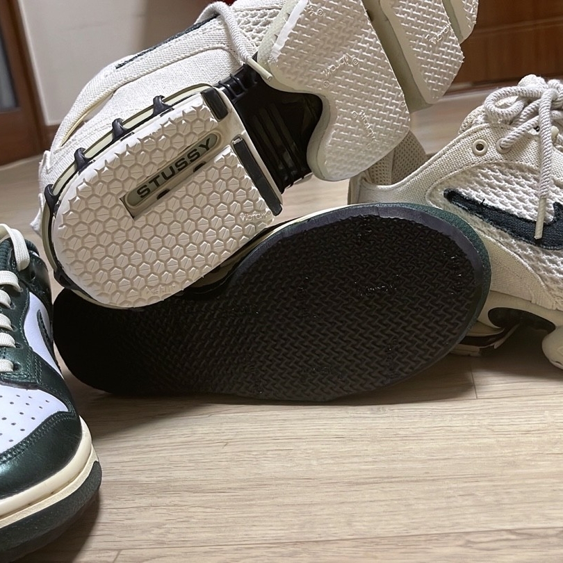 (W) Nike Dunk Low Vintage Green 착용 스타일 - 1