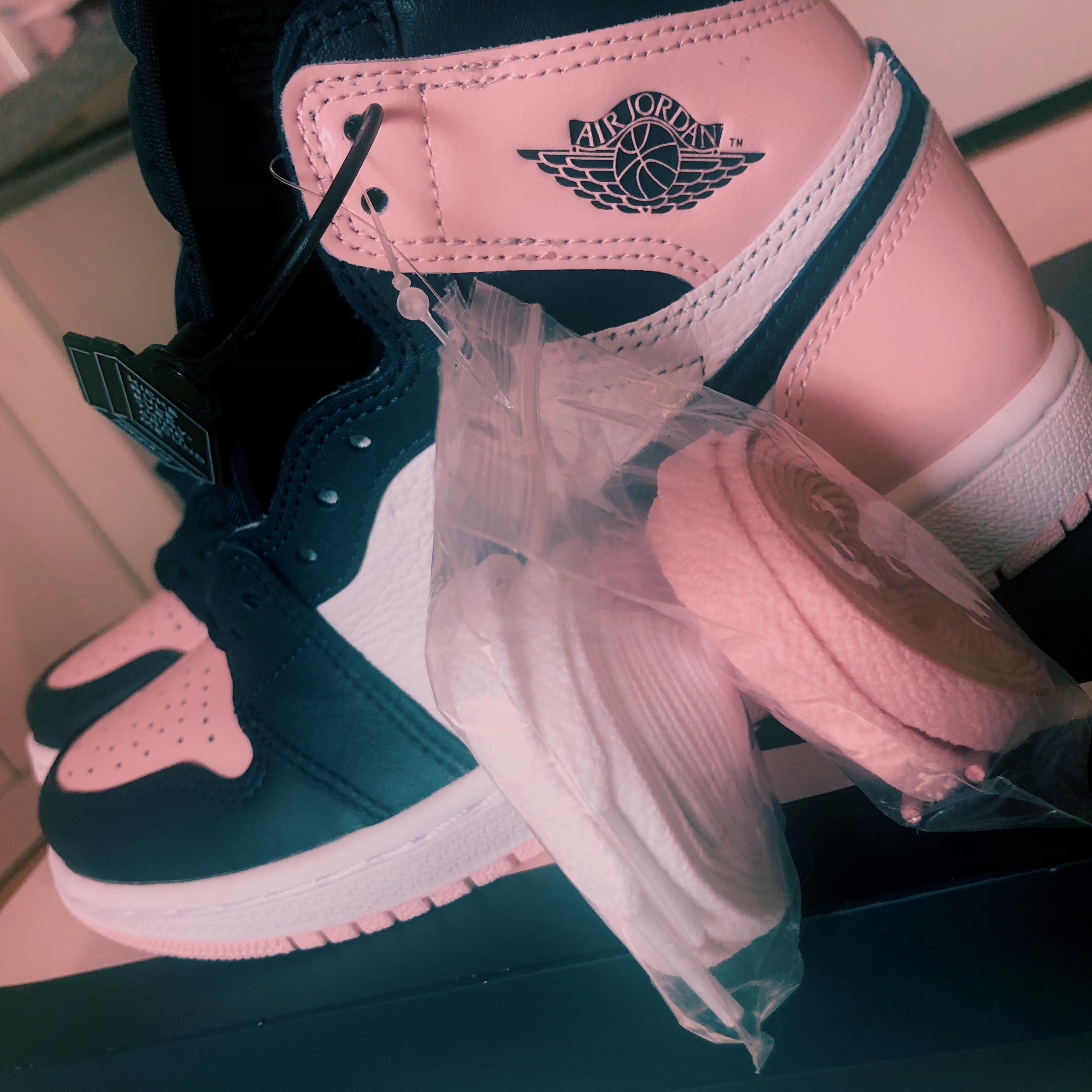 (W) Jordan 1 Retro High OG Atmosphere 착용 스타일 - 1