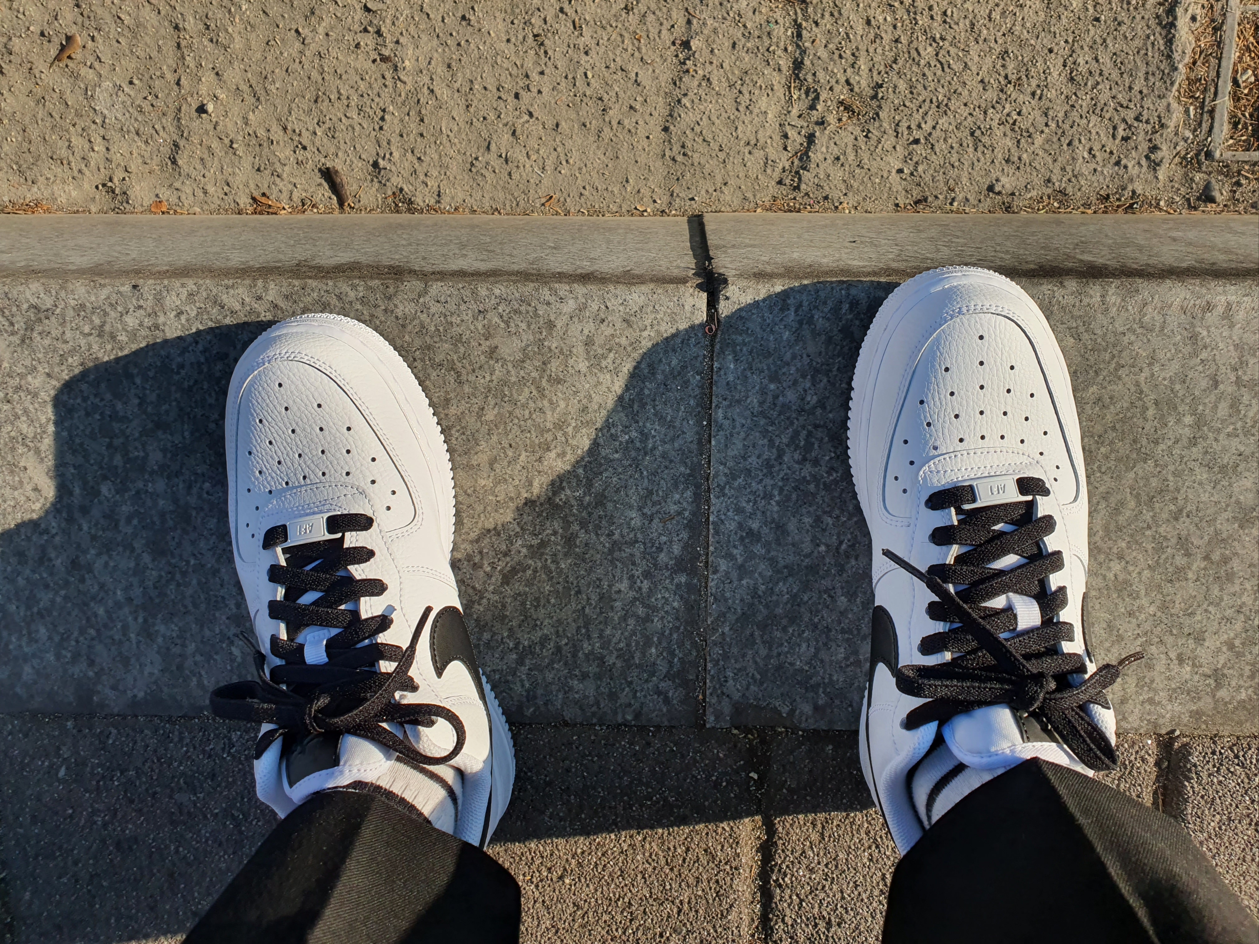 (W) Nike Air Force 1 '07 Low White Black 착용 스타일