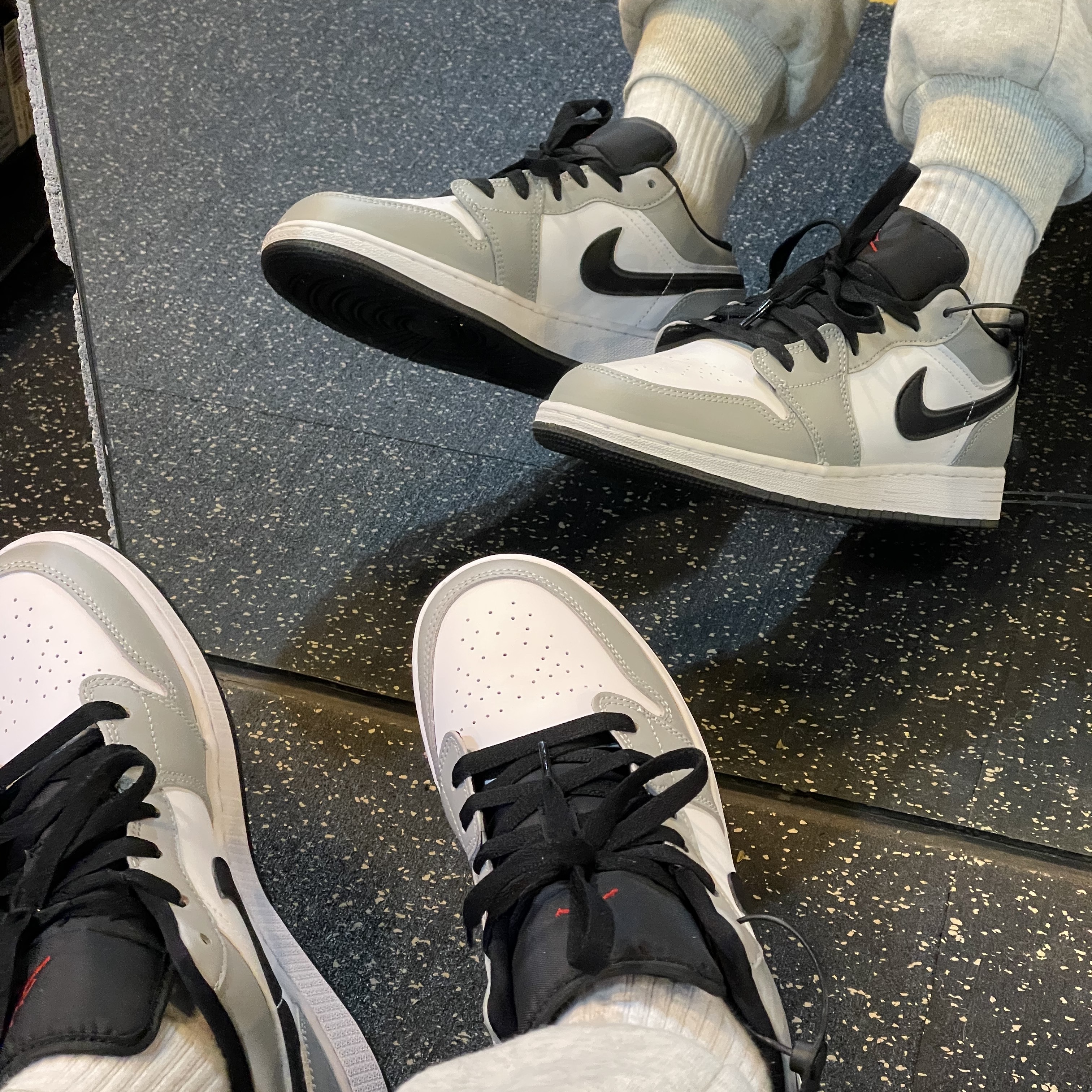 (GS) Jordan 1 Low Light Smoke Grey 착용 스타일 - 1