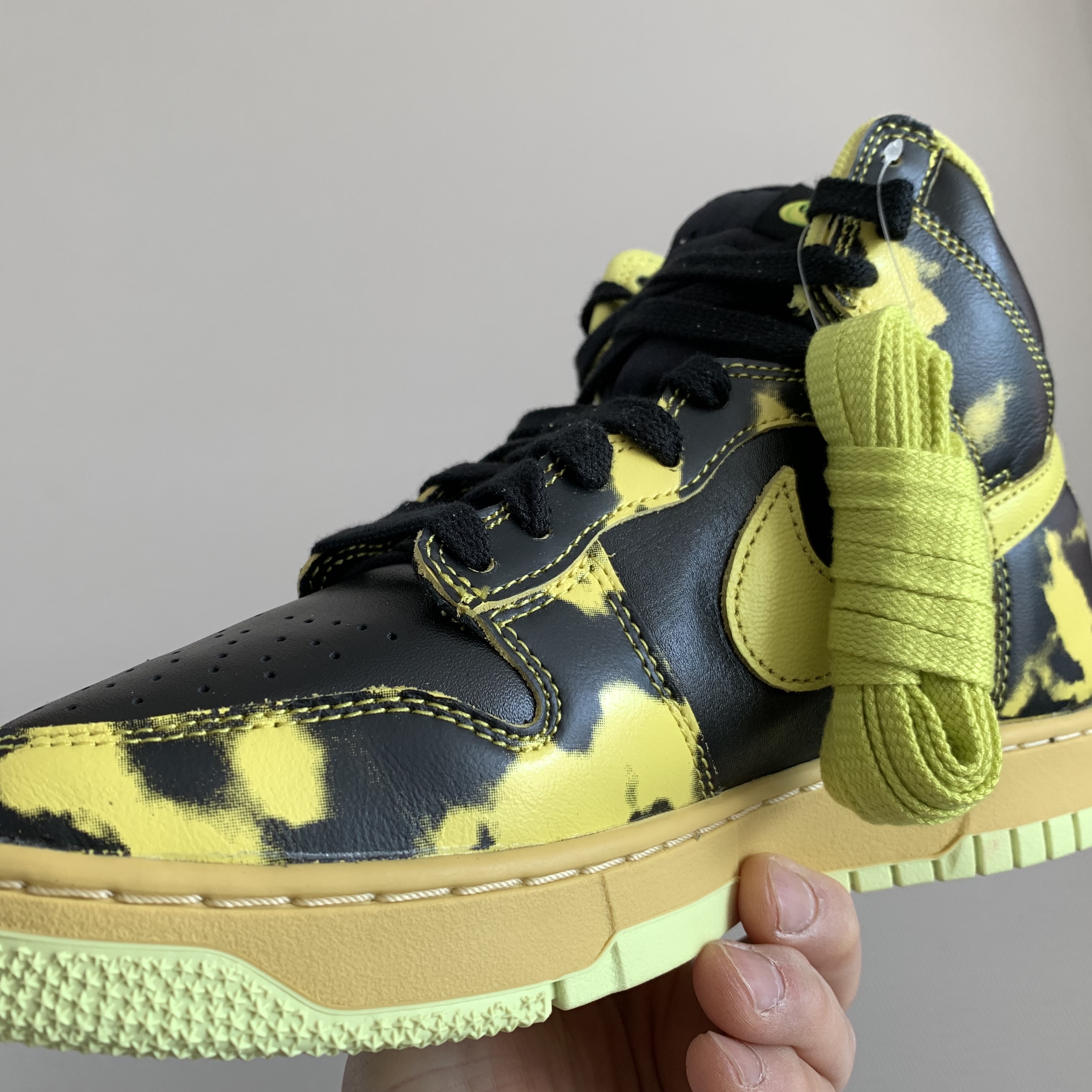 Nike Dunk High 1985 SP Yellow Acid Wash 착용 스타일 - 3
