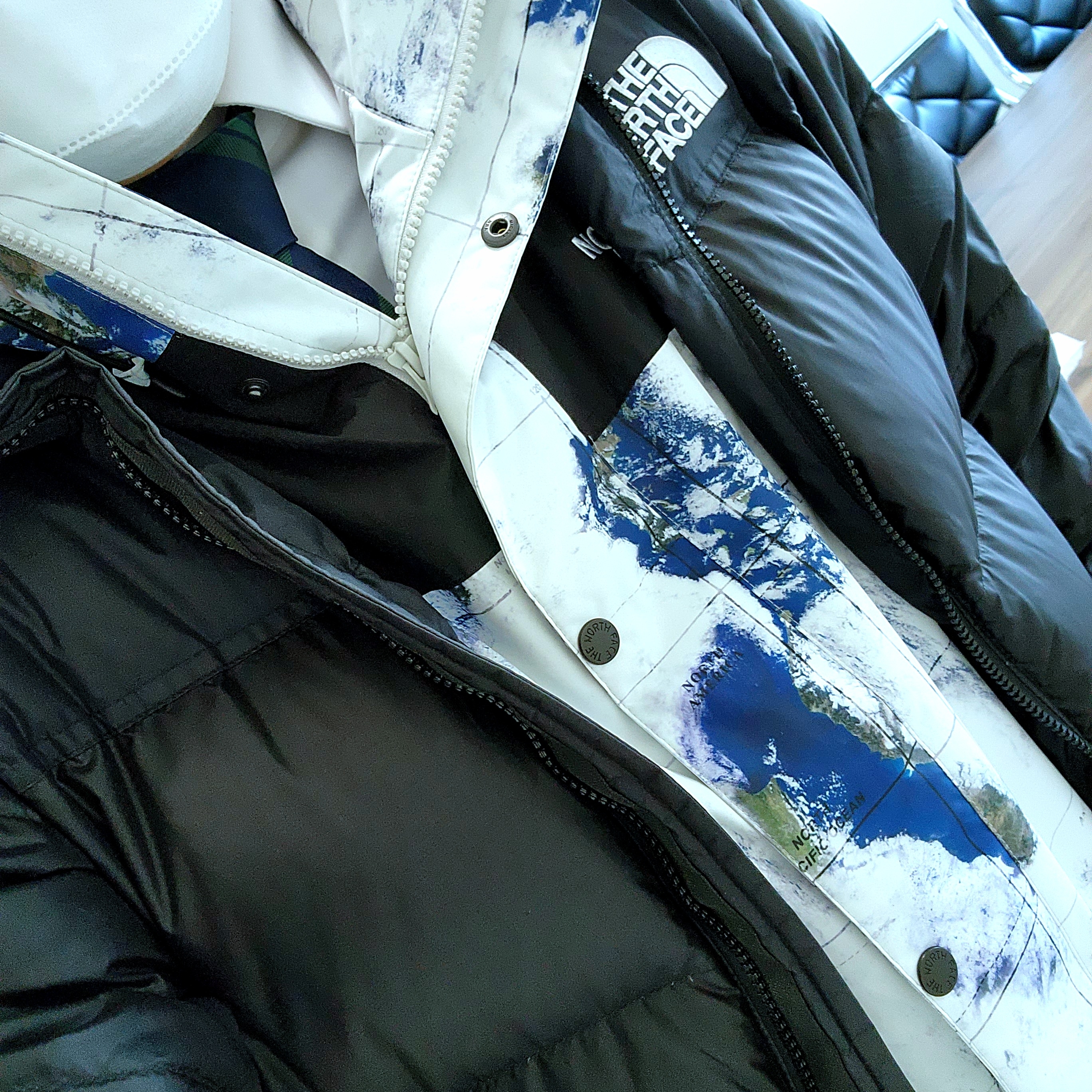 The North Face 1996 Eco Nuptse Jacket Black, The North Face Novelty Vaiden Jacket White Sand 착용 스타일